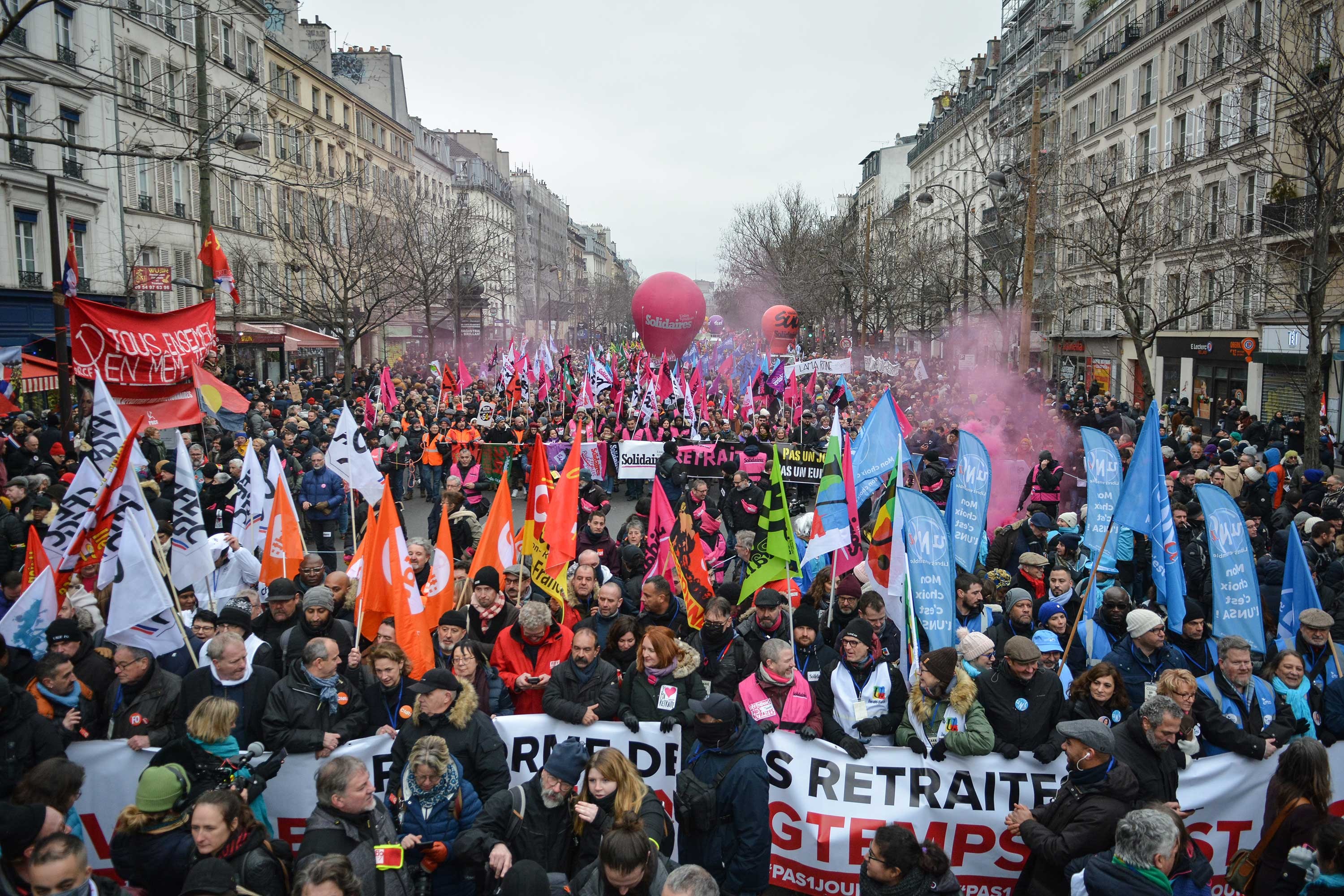 Fransa'da emeklilik düzenlemesine karşı düzenlenen eylem
