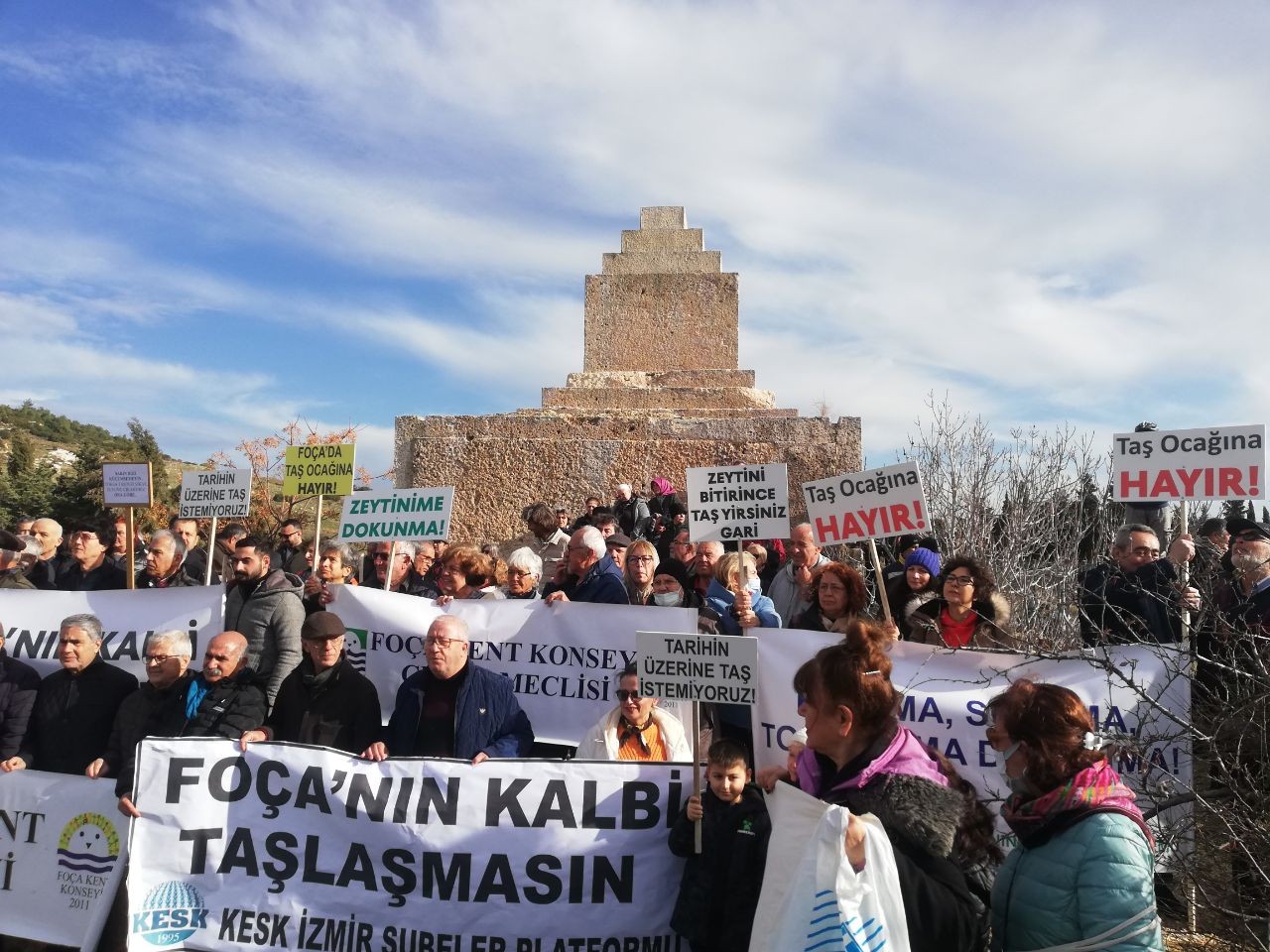 Foça'da taş ocağı eylemi