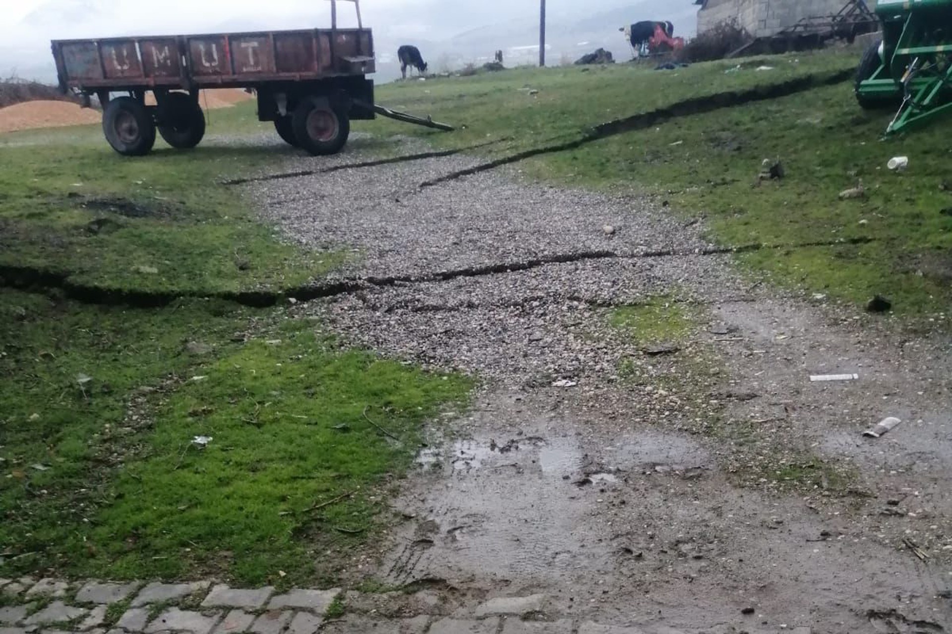 Maraş'ın Pazarcık ilçesine bağlı Narlı'da depremin ardından çekilen fotoğraf.