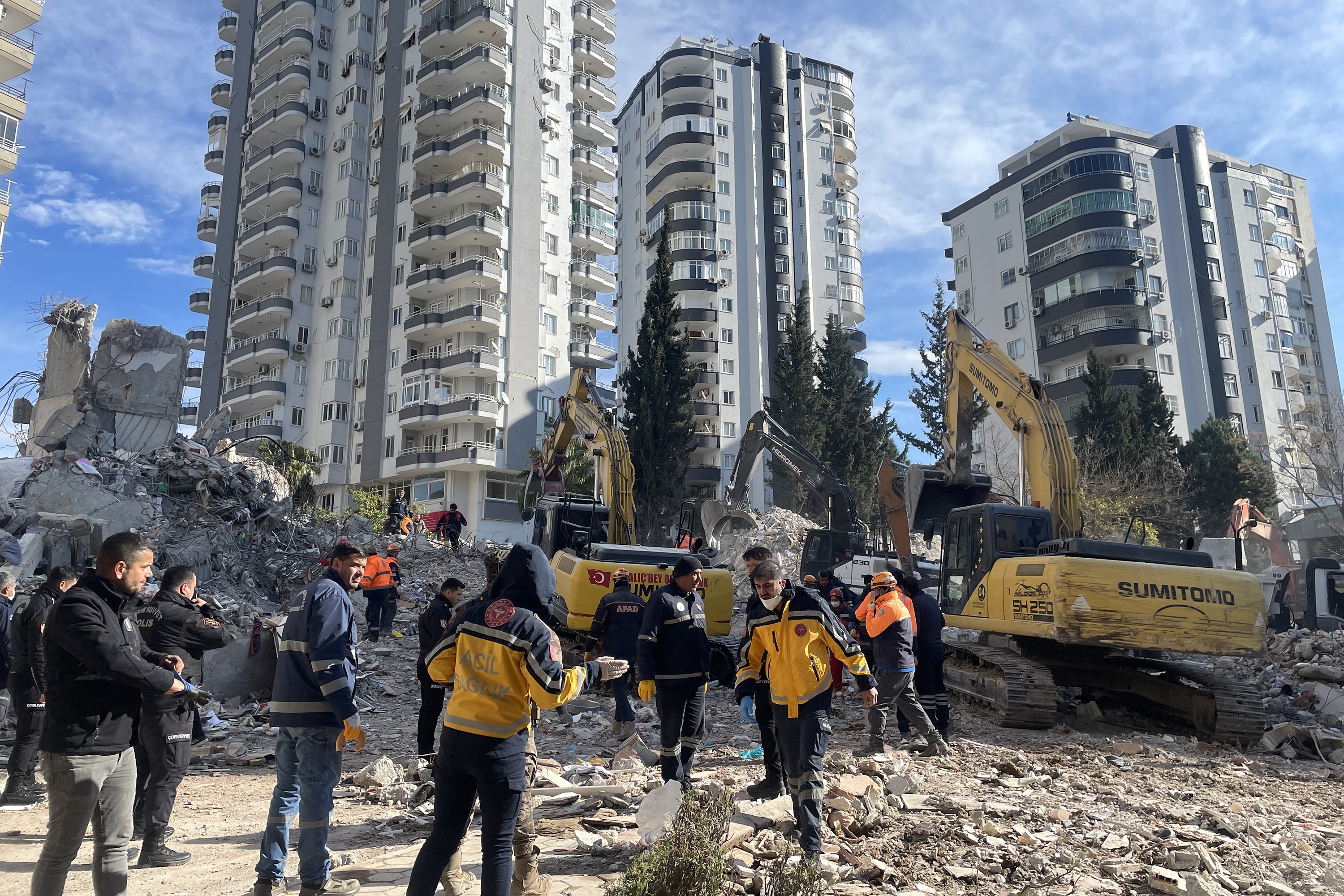 enkazda kurtarma çalışmaları