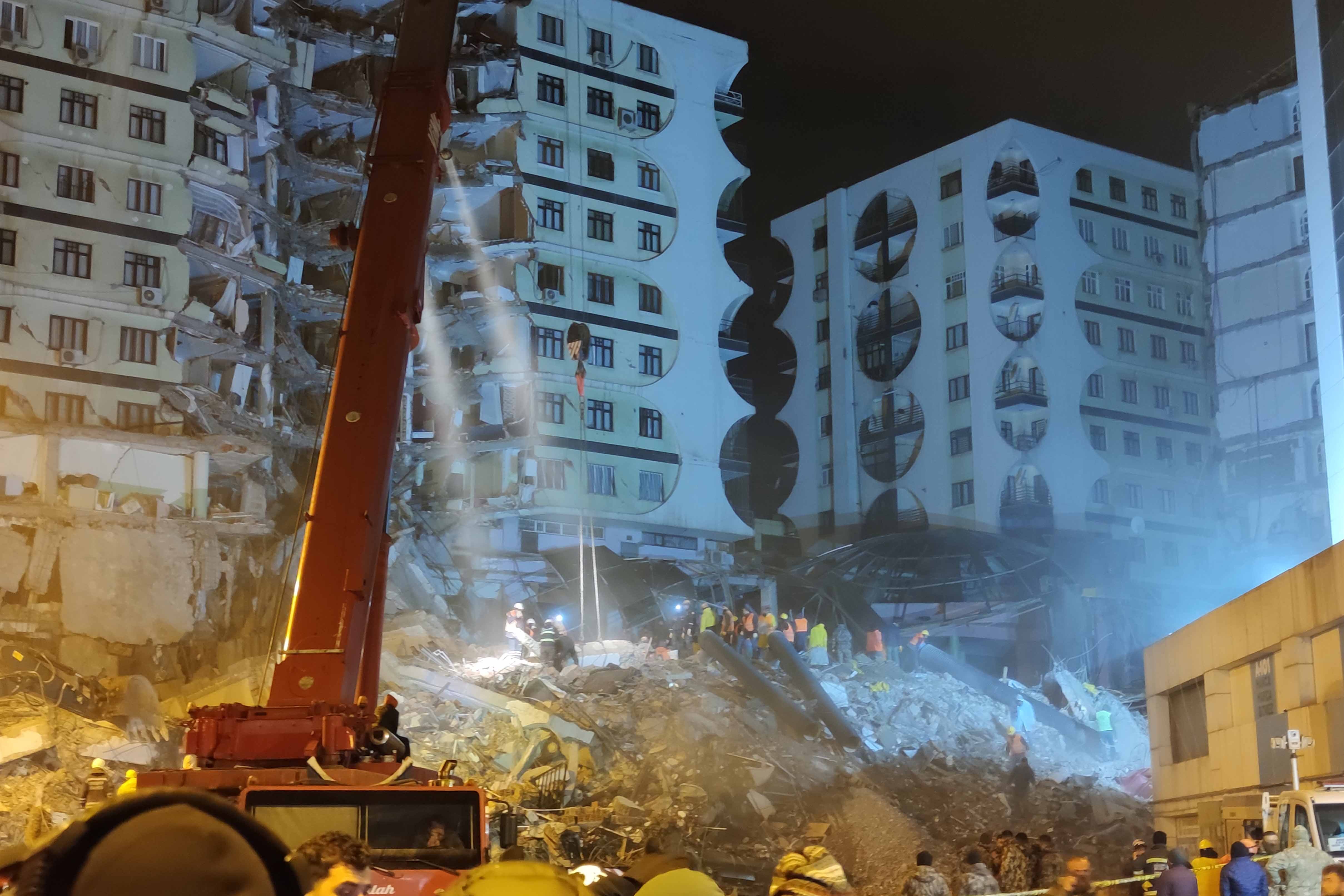 Diyarbakır'da deprem sonrası oluşan enkaz