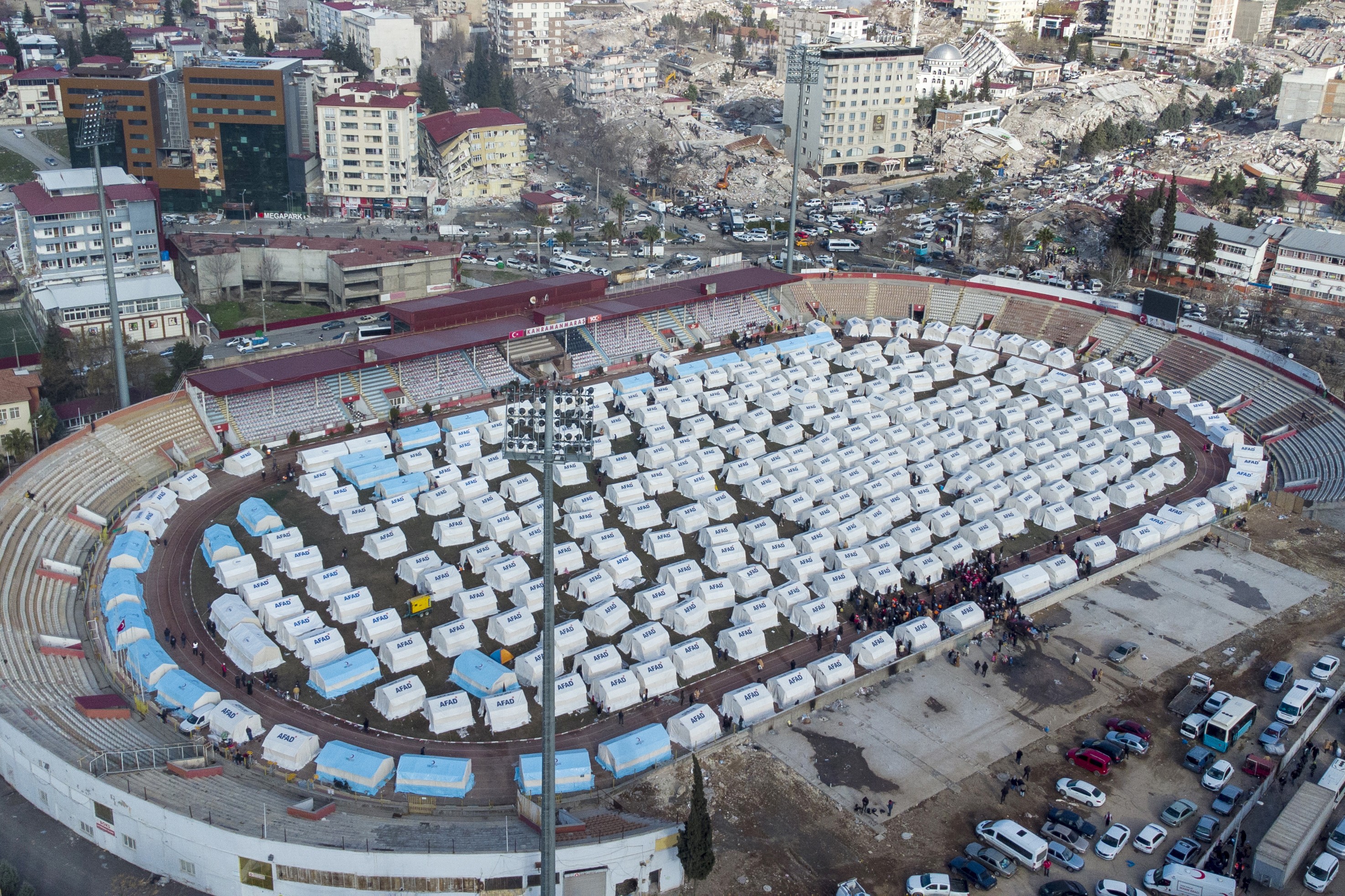 12 Şubat stadyumuna kurulan çadırlar