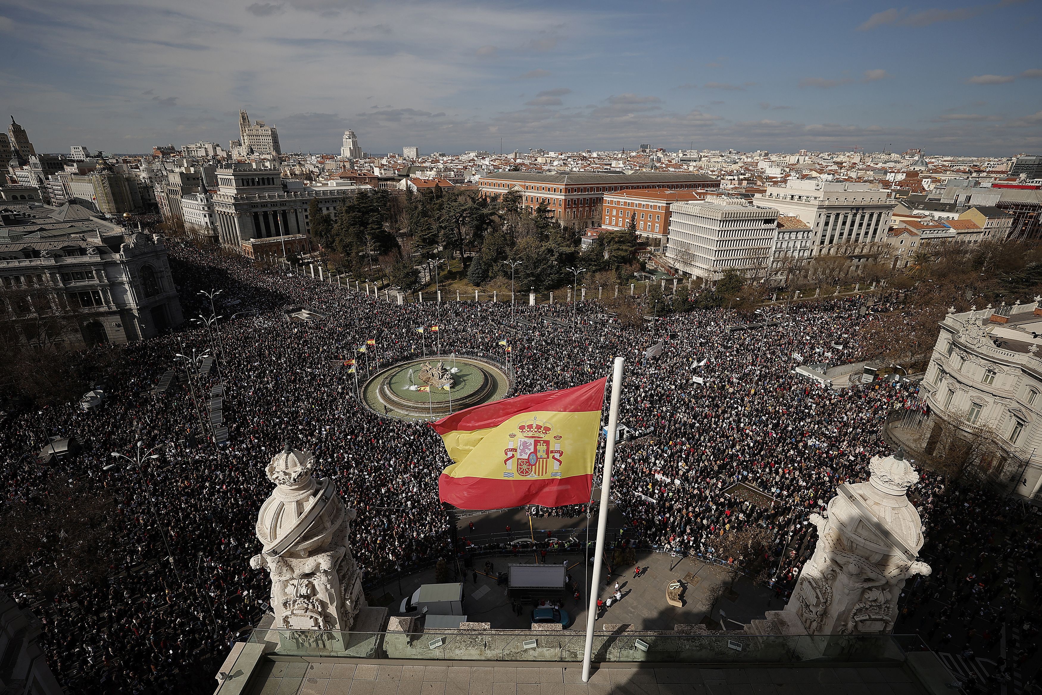 Madrid'de 200 binin üzerinde sağlıkçı sağlık politikalarına karşı eylemdeydi