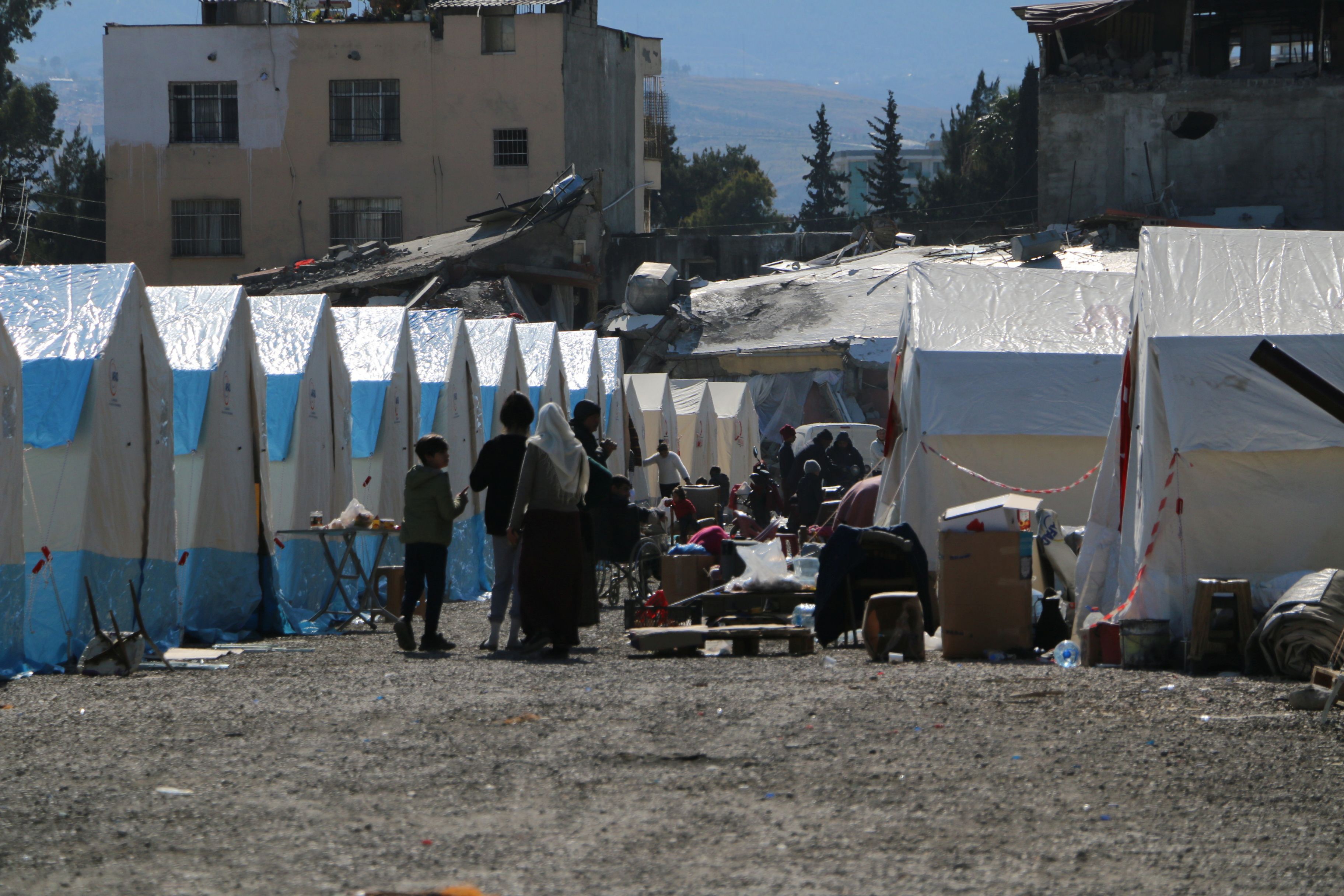 Deprem bölgesinde çadırkent