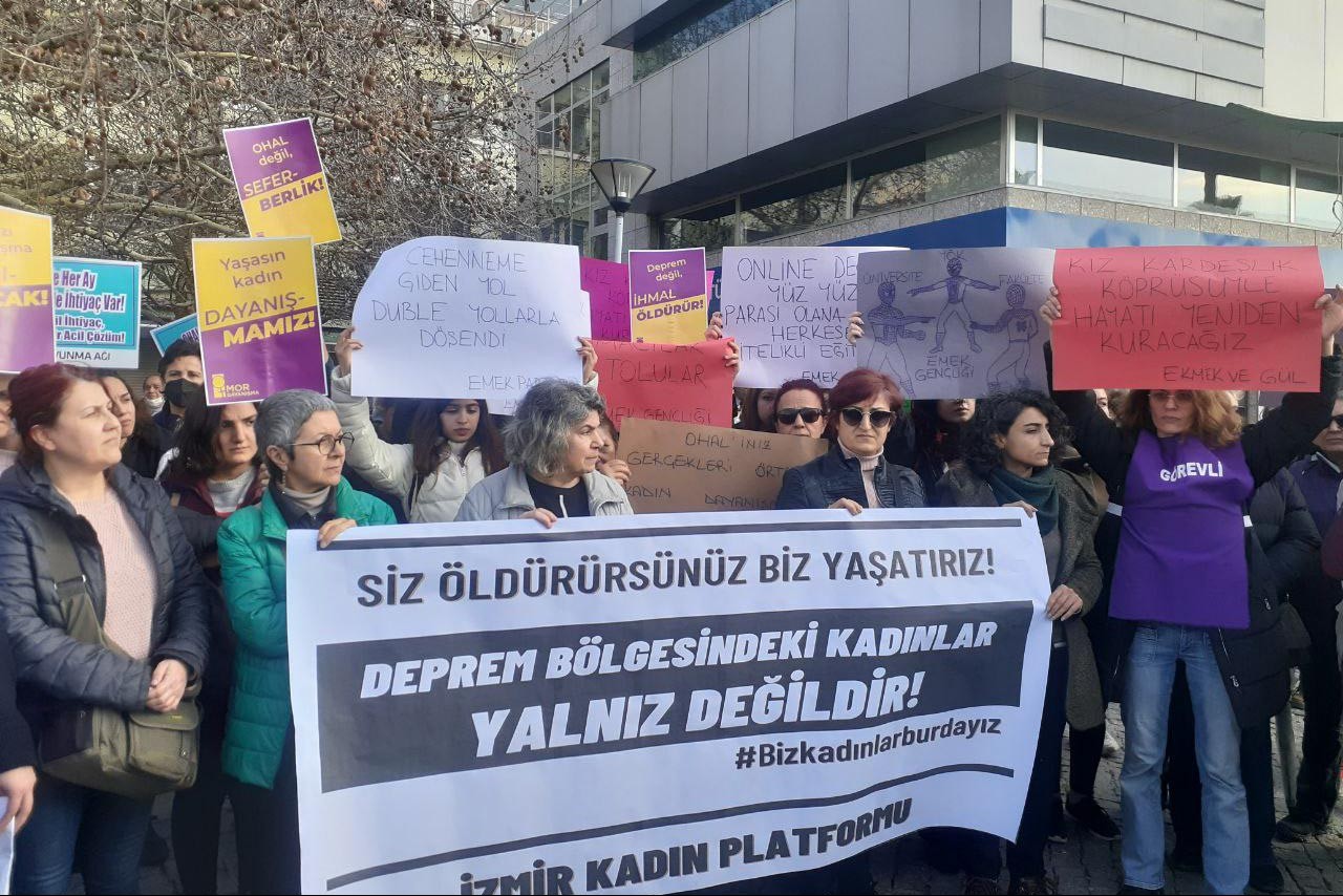 İzmir kadın platformu basın açıklaması yaptı