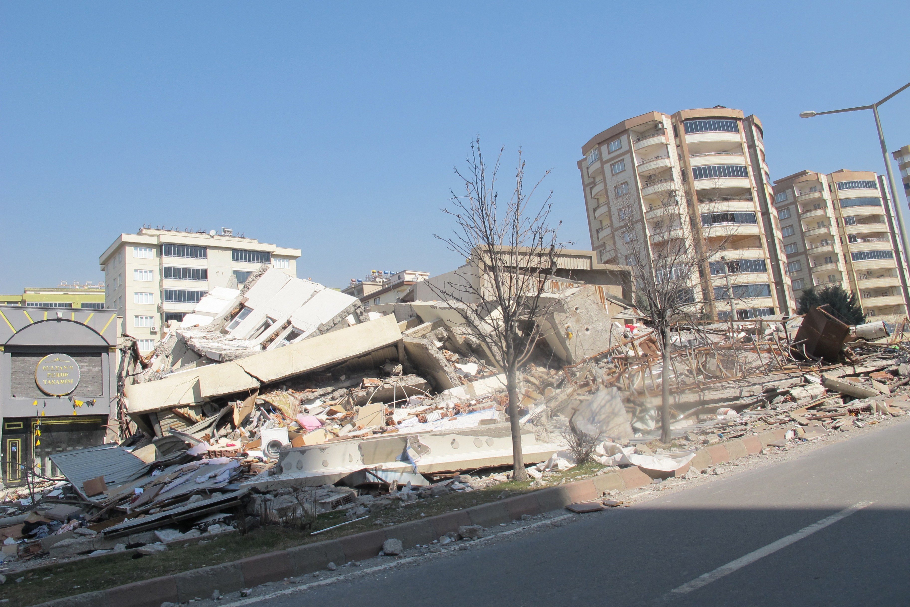 Maraş 'ta depremin izleri