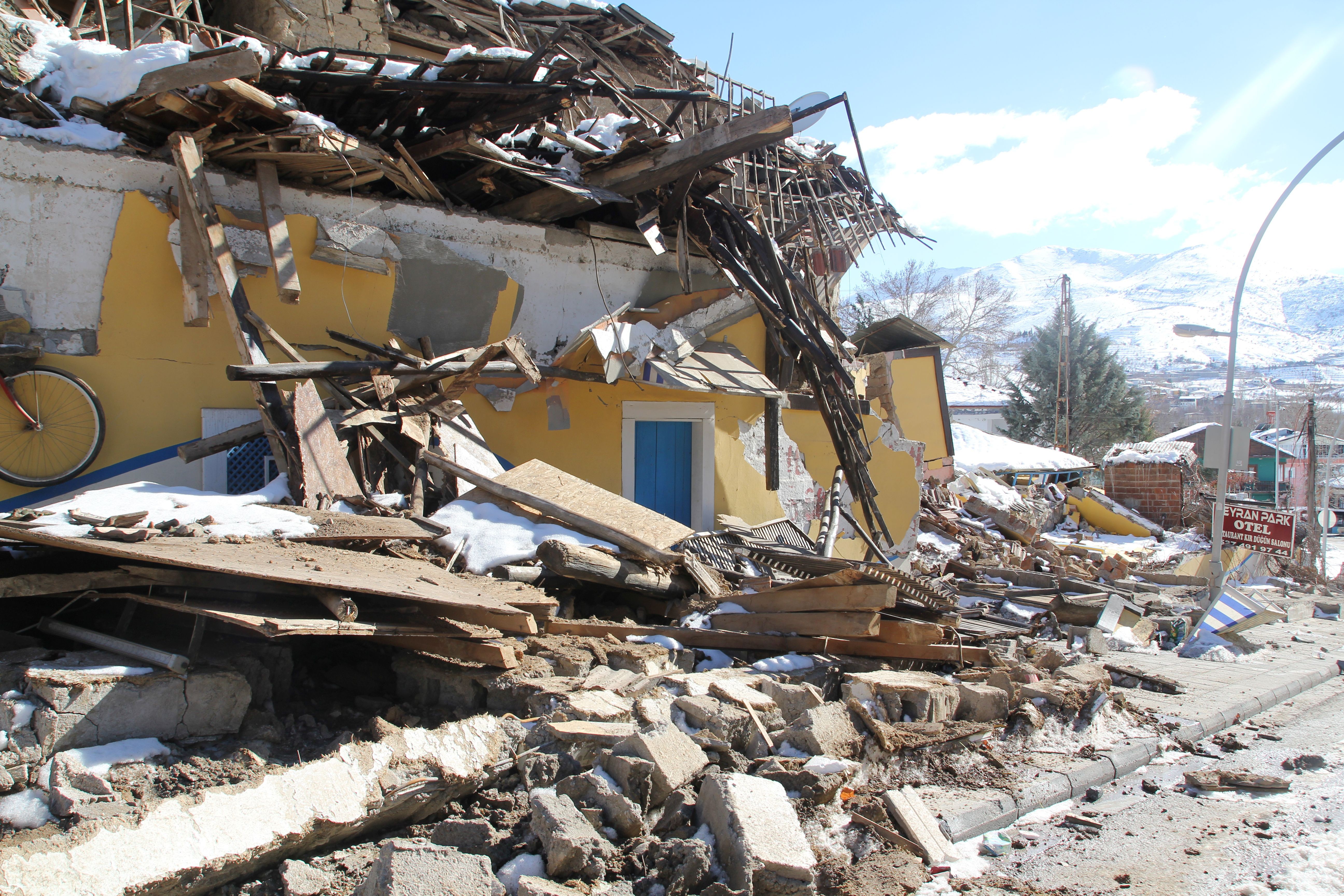 Malatya Yeşilyurt depremde yıkılan evler