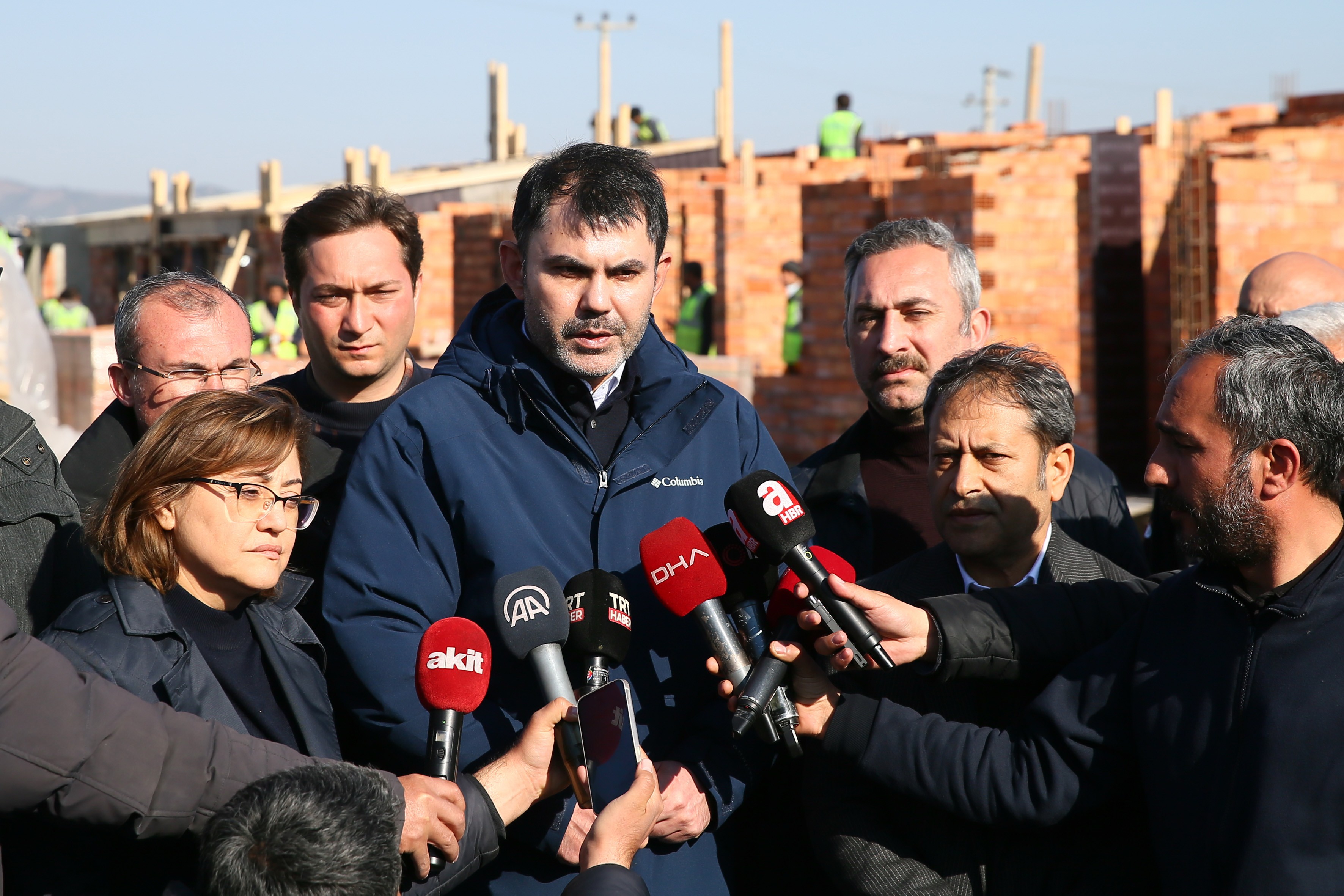 Uzmanların uyarısına rağmen iktidar deprem bölgelerine konut için yarın ihaleye çıkıyor