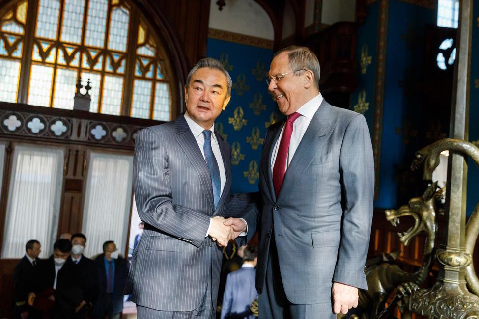 Wang Yi ve Sergey Lavrov