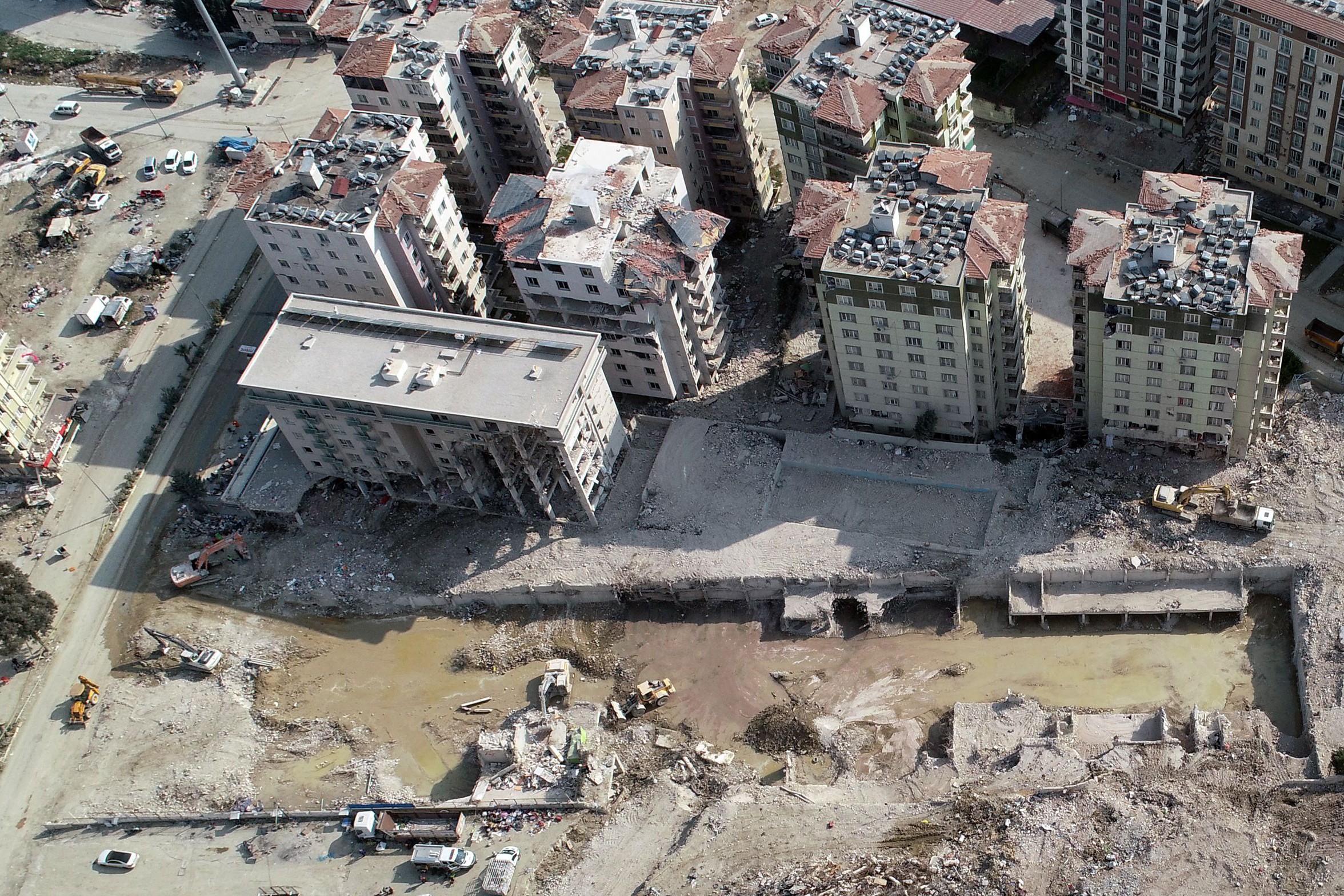 Depremden 132 gün sonra... Rönesans Rezidans'taki kayıp 53 kişinin yakınları isyan etti: Sesimizi duyuramıyoruz