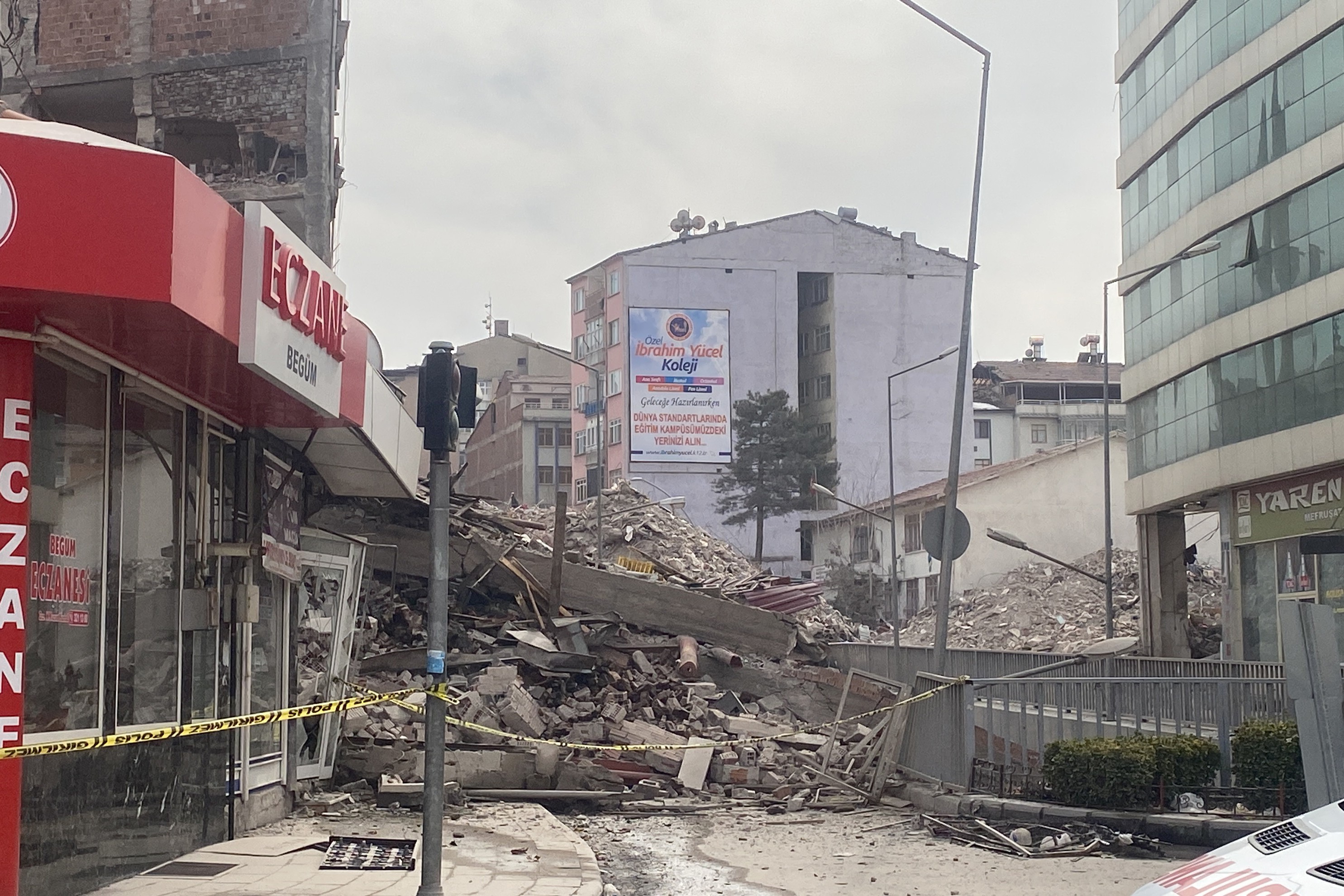 Malatya'da yıkık, acil yıkılacak ve ağır hasarlı 89 bin 676 bağımsız bölüm tespit edildi