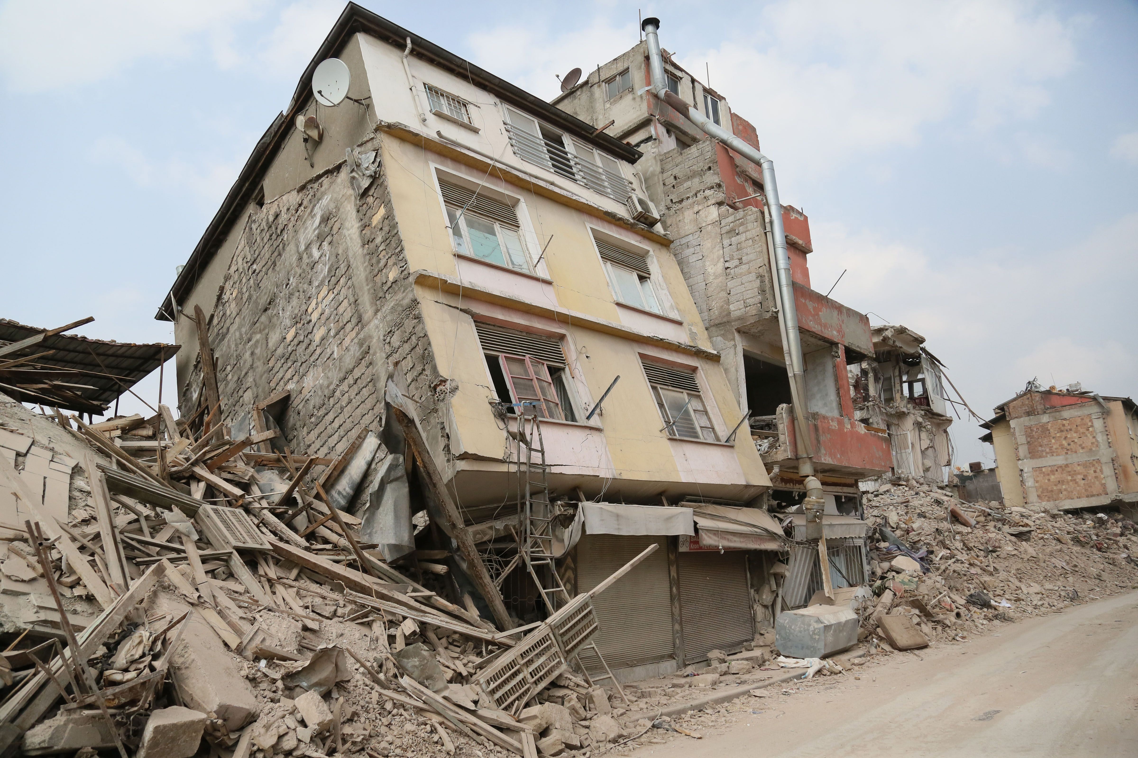 Eski Antakya'da depremde yıkılan binalar