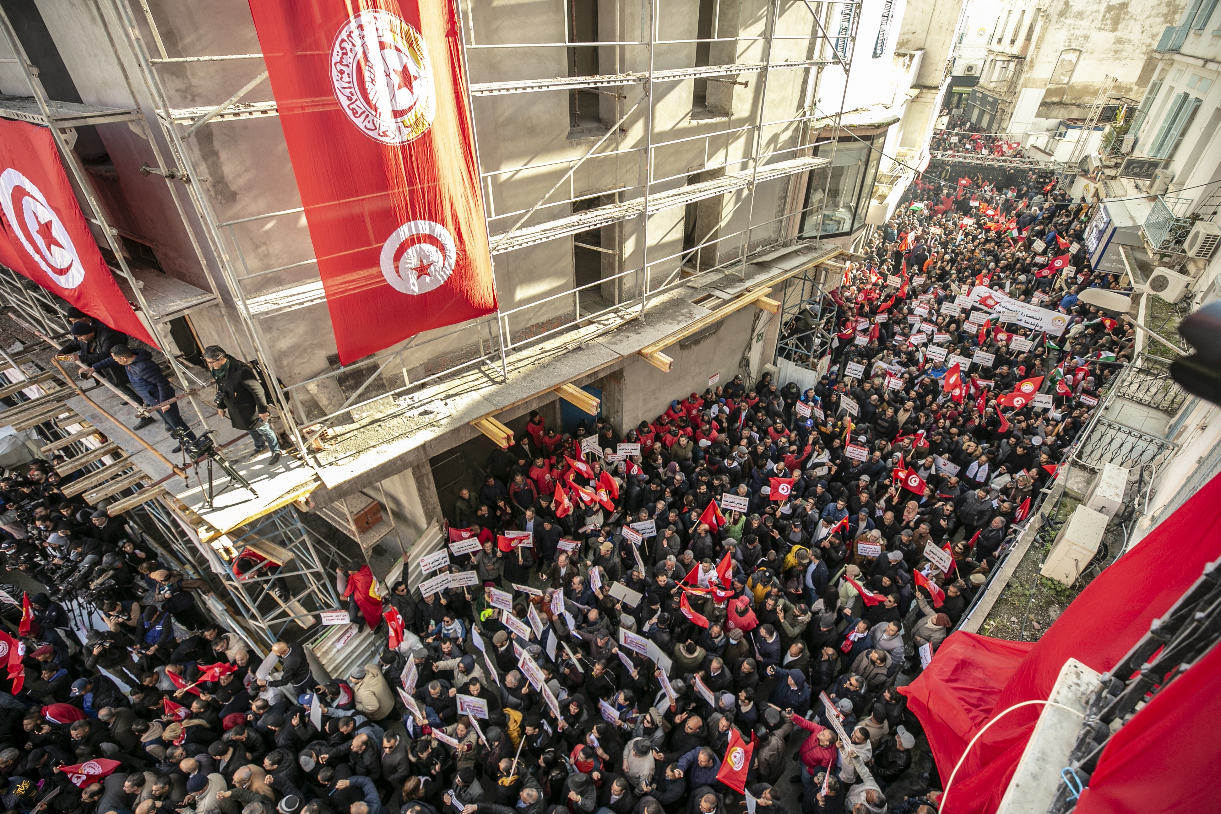 Tunus'ta işçiler eylem yaptı