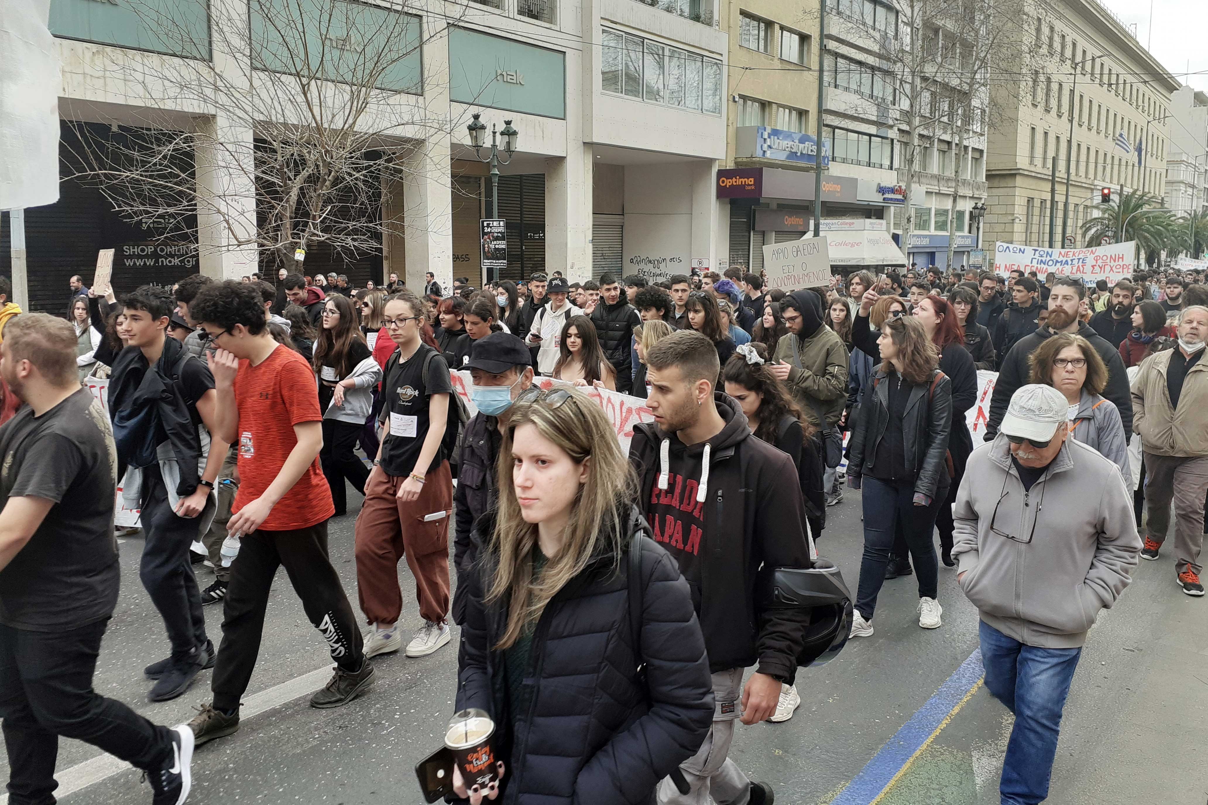 Yunanistan'da tren faciası sonrası düzenlenen genel grev