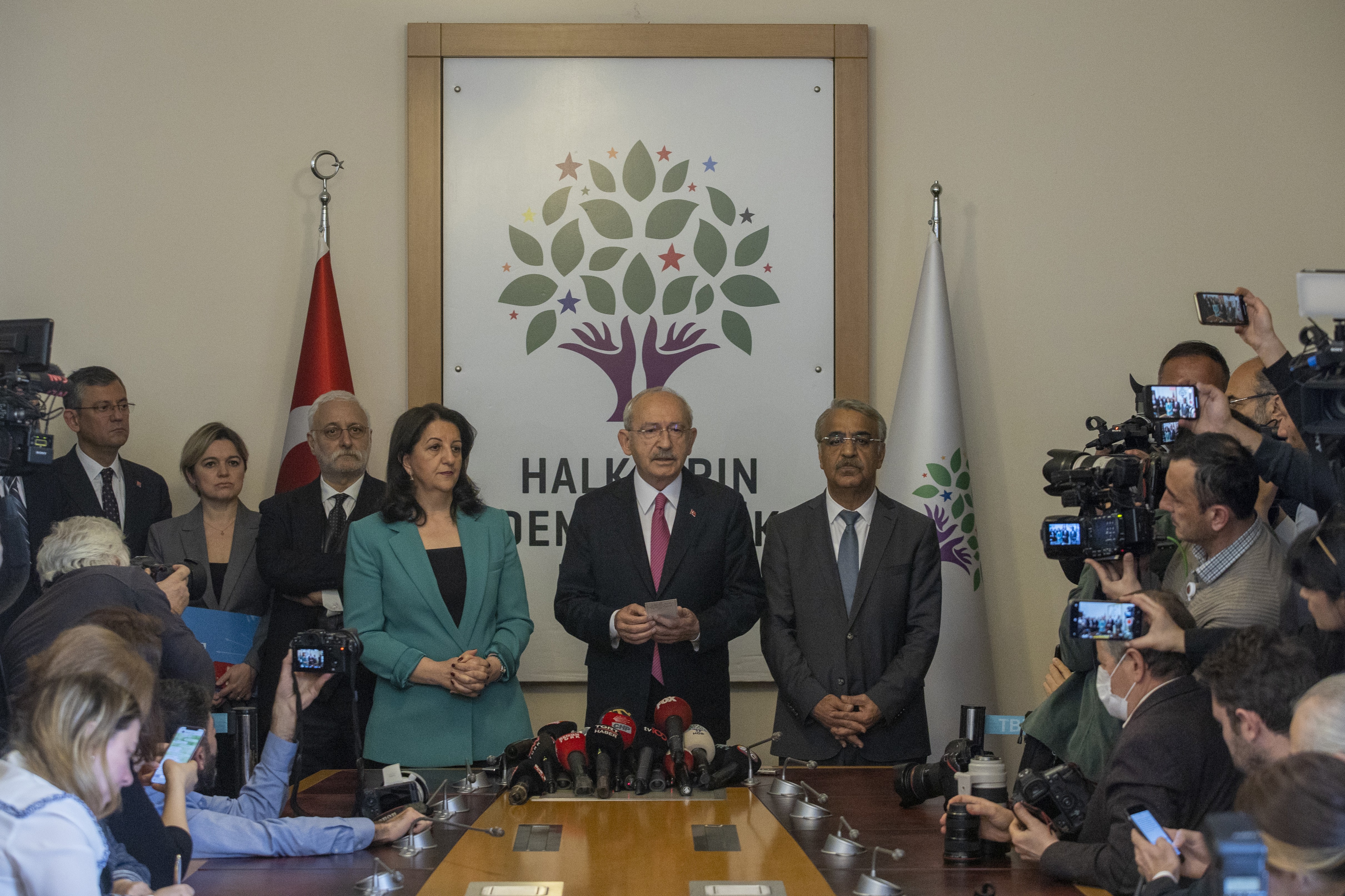 Kemal Kılıçdaroğlu, Pervin Buldan ve Mithat Sancar ortak açıklama yapıyor