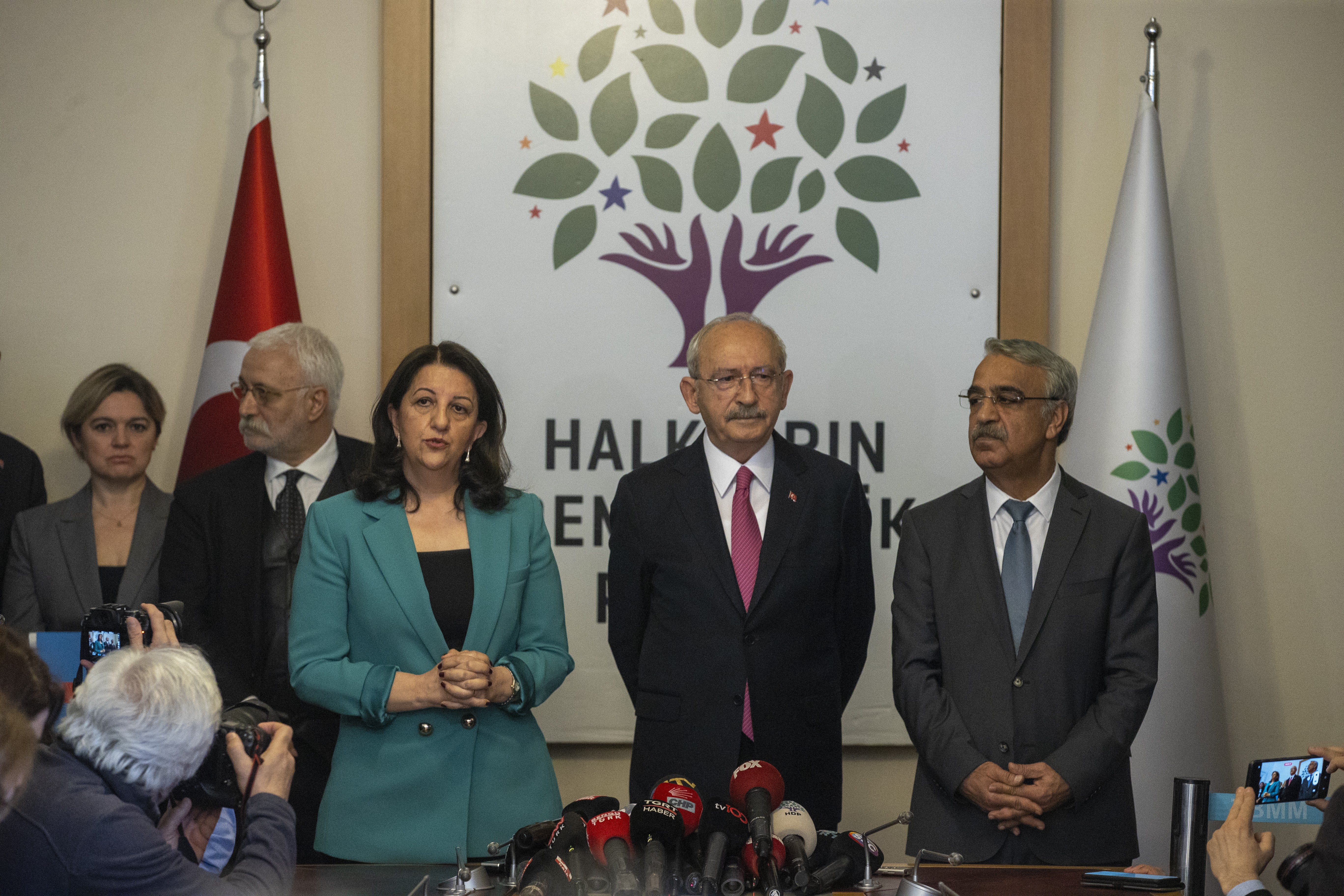 Kemal Kılıçdaroğlu, Pervin Buldan ve Mithat Sancar ortak açıklama yapıyor