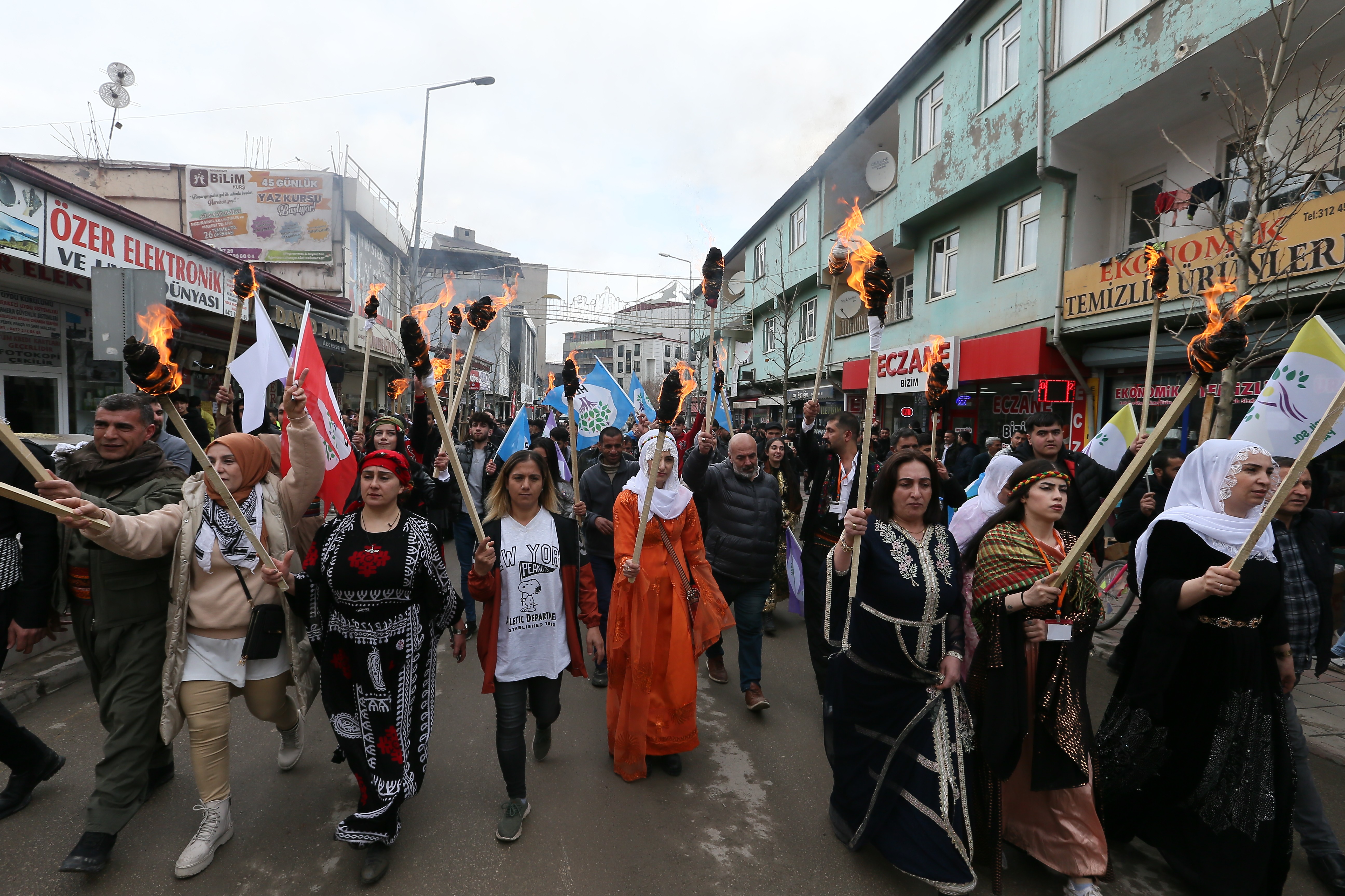 Doğubeyazıt'ta Newroz kutlamalarına katılan yurttaşlar