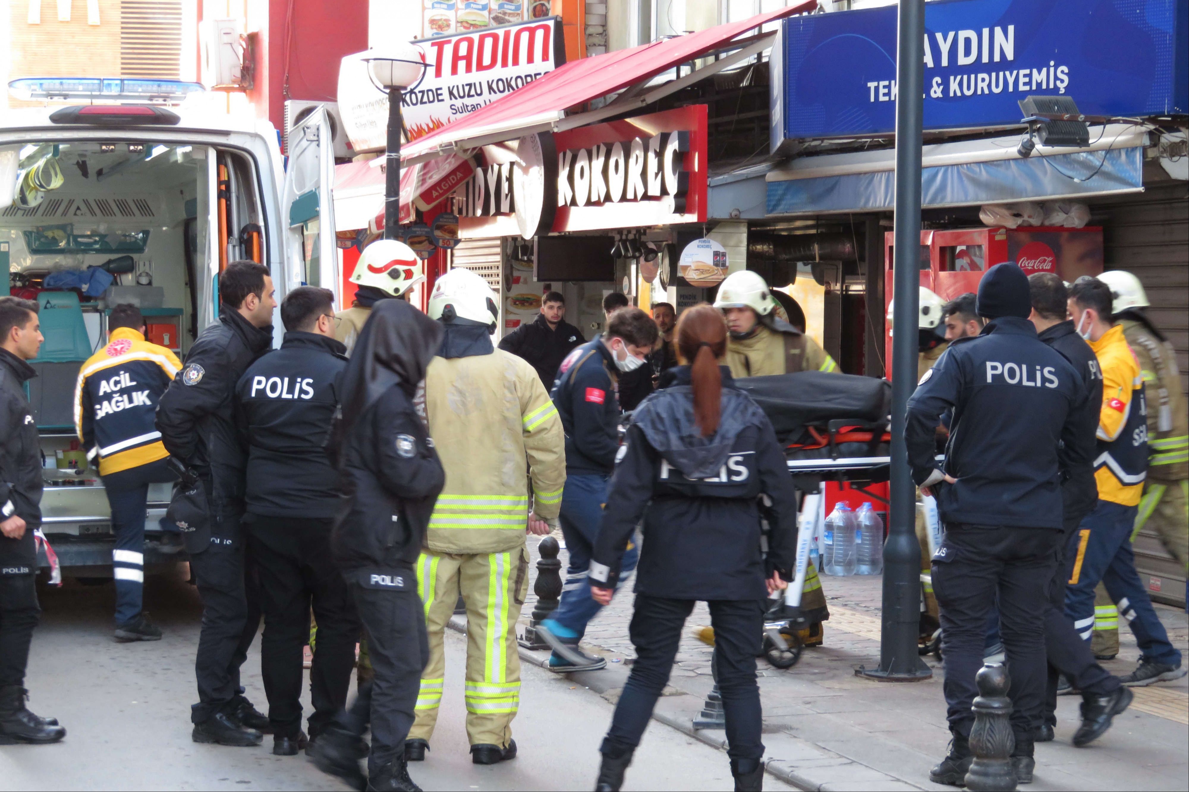 Pendik'te 7 katlı binada yangın çıktı