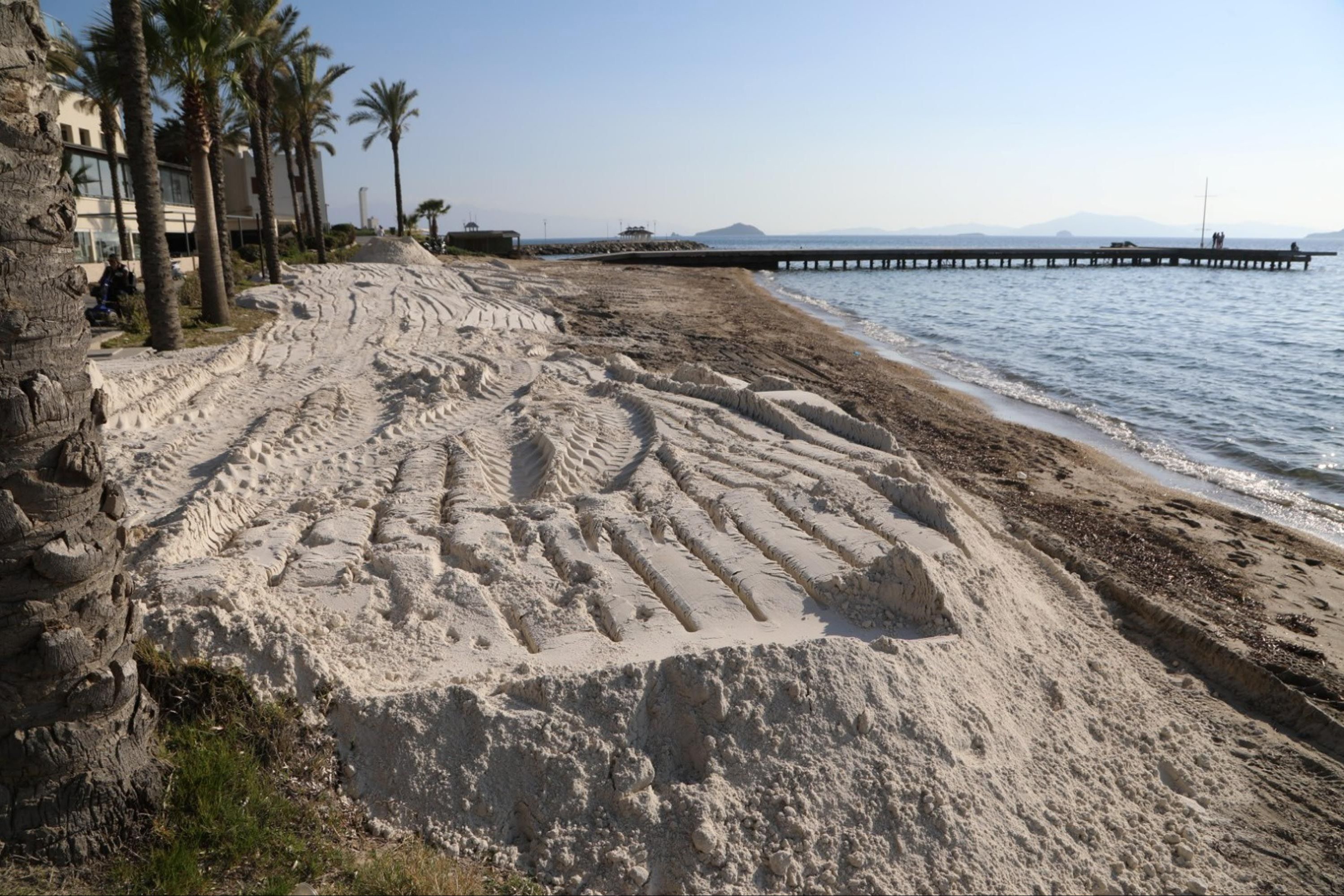 Bodrum'da sahile beyaz kum döken otelin çalışması durduruldu