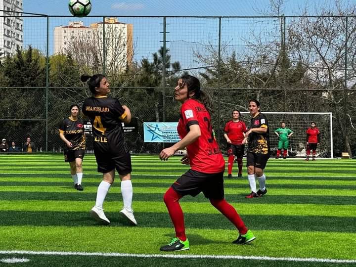 Kadınların futbol maçı