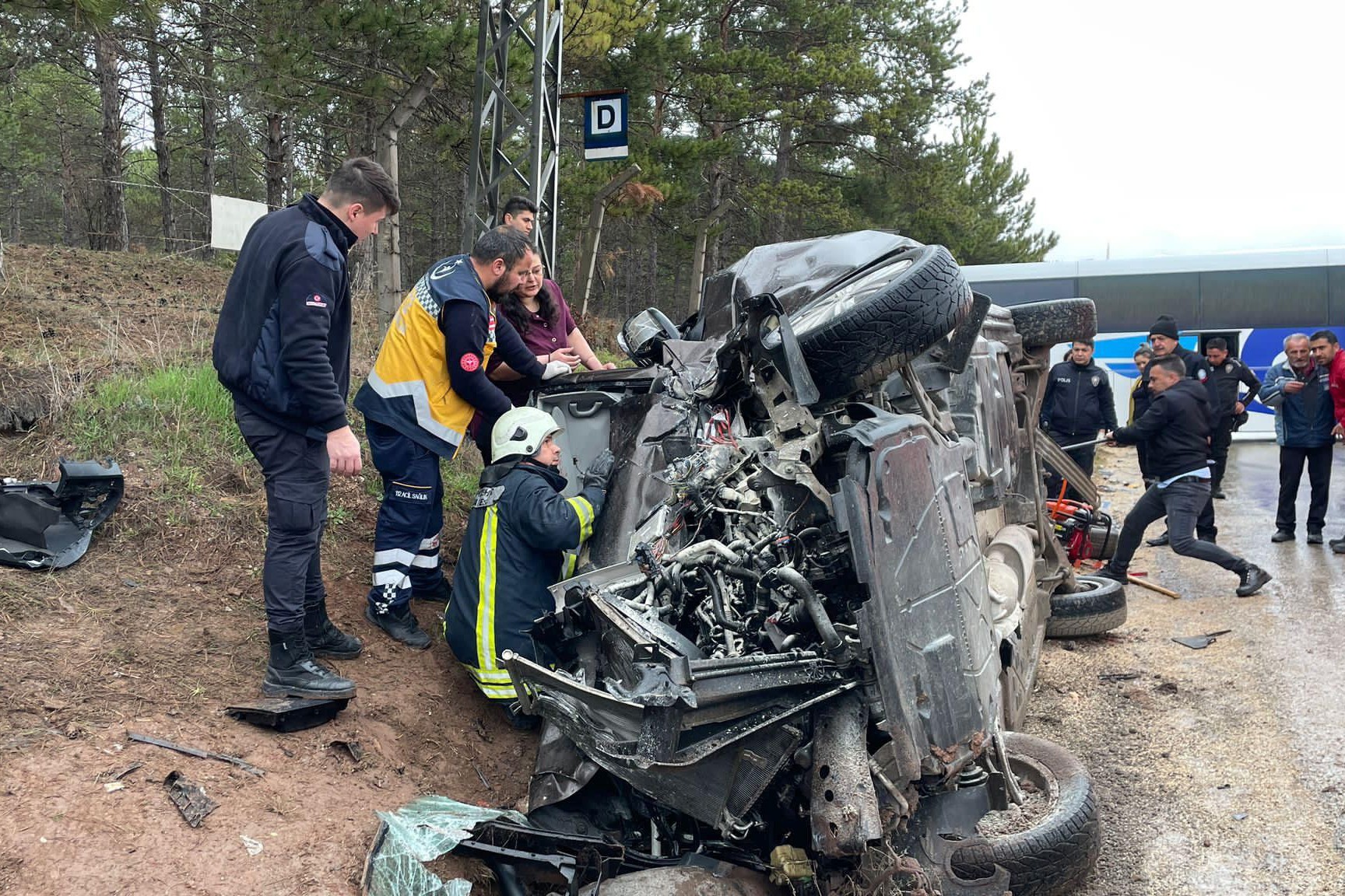 Eskişehir'de zincirleme trafik kazasında 12'si asker 14 kişi yaralandı