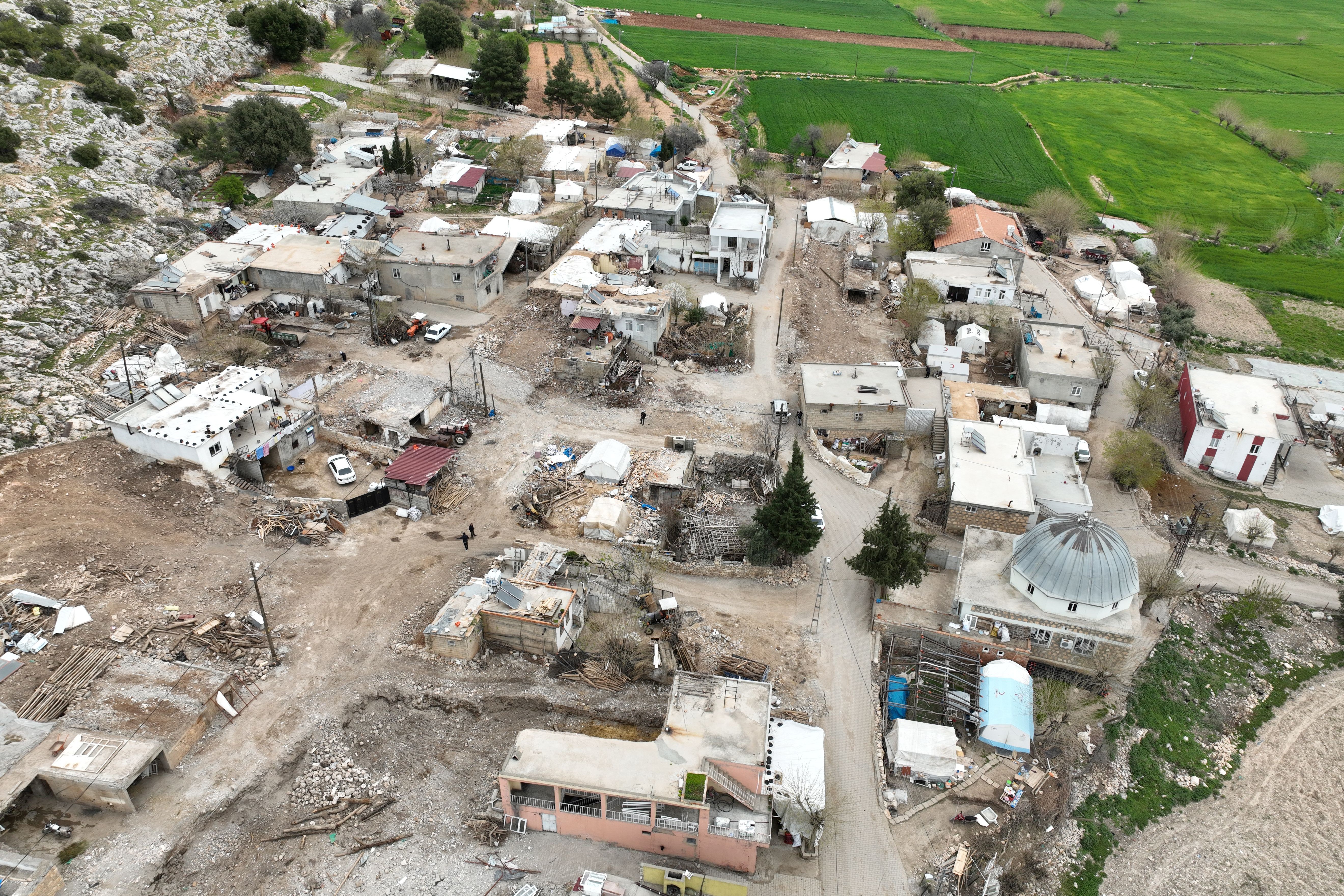 Depremde 35 evin yıkıldığı Adıyaman'daki 65 hanelik köy taşınıyor