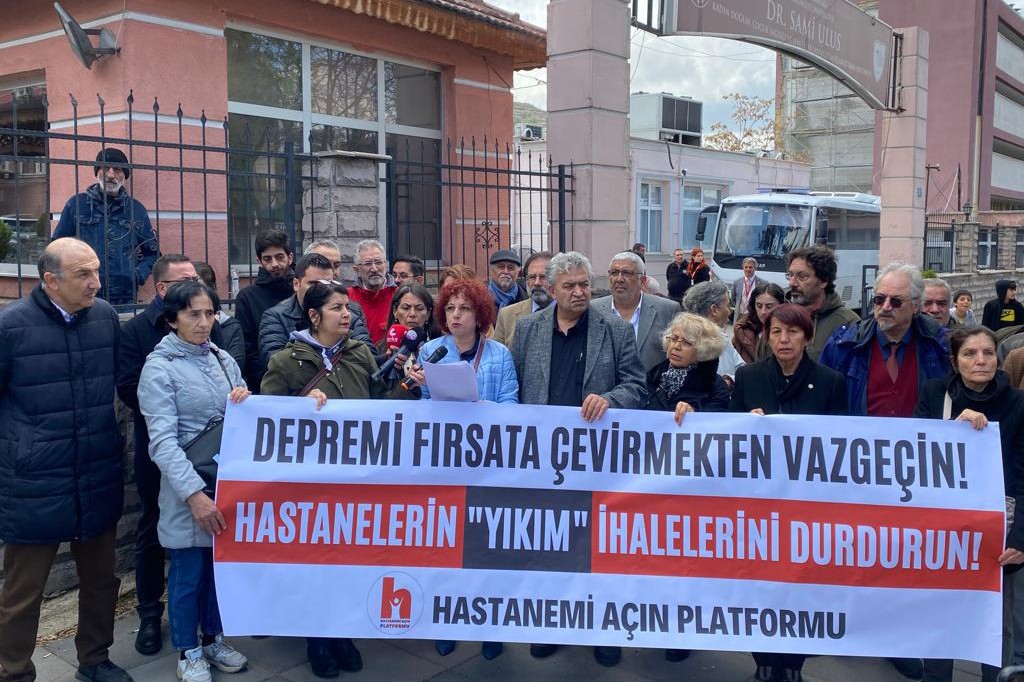 Hastanemi Açın Platformu  hastanelerin kapatılmasına karşı eylem yaptı