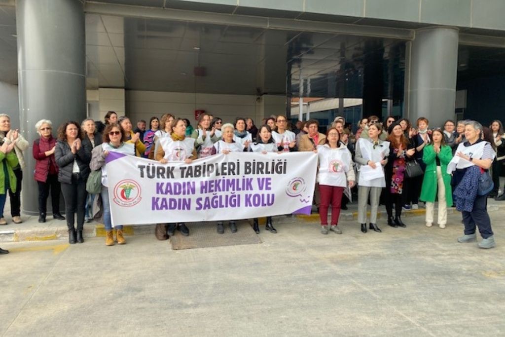 TTB Kadın Hekimlik ve Kadın Sağlığı Kolu, eski eşinin bıçaklı saldırısına uğrayan Çanakkale Tabip Odası Başkanı Dr. Ayşe Güneş’e destek verdi