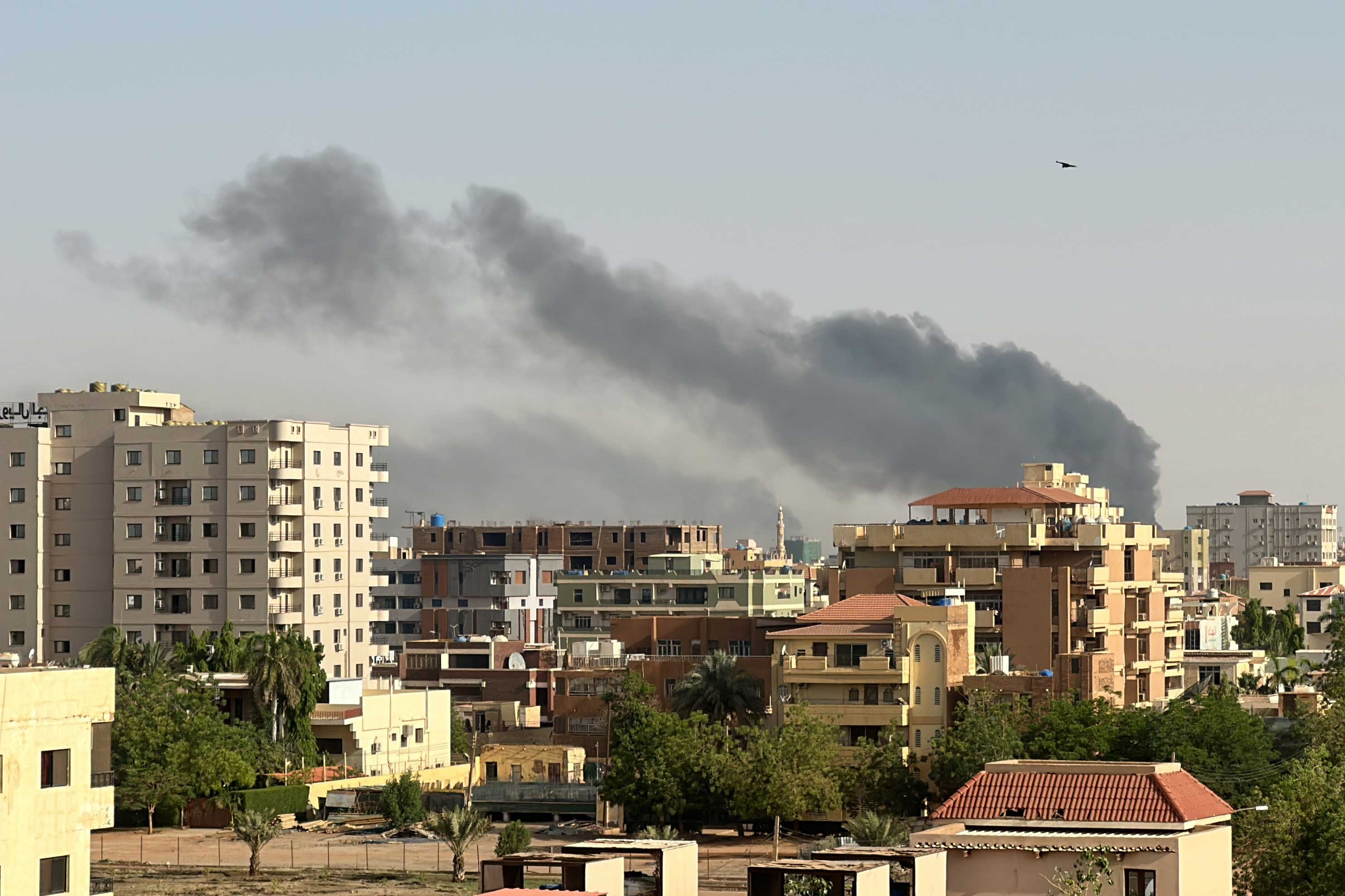 Sudan'ın başkenti Hartum'dan yükselen dumanlar