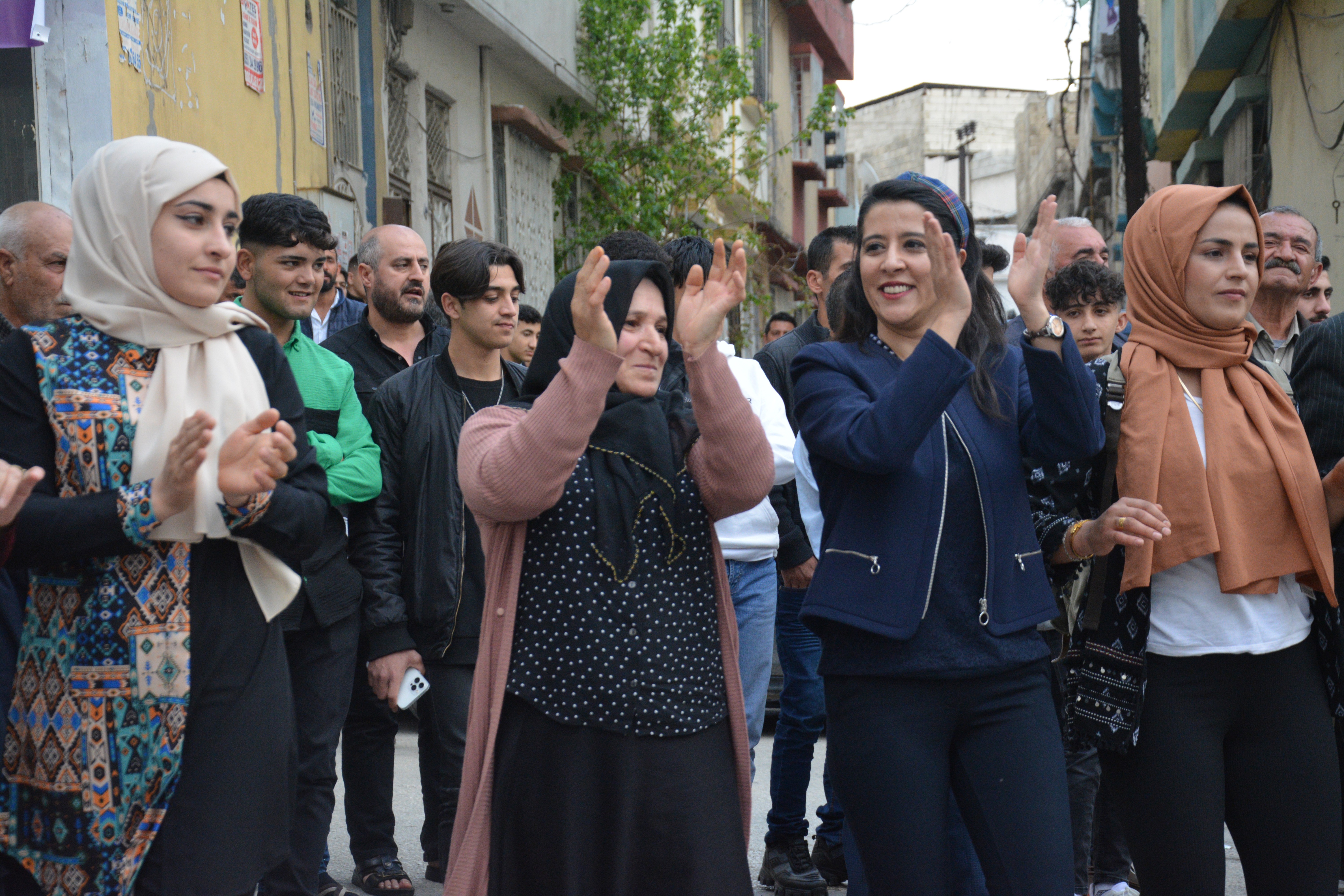 Sevda Karaca seçmenlerle görüştü