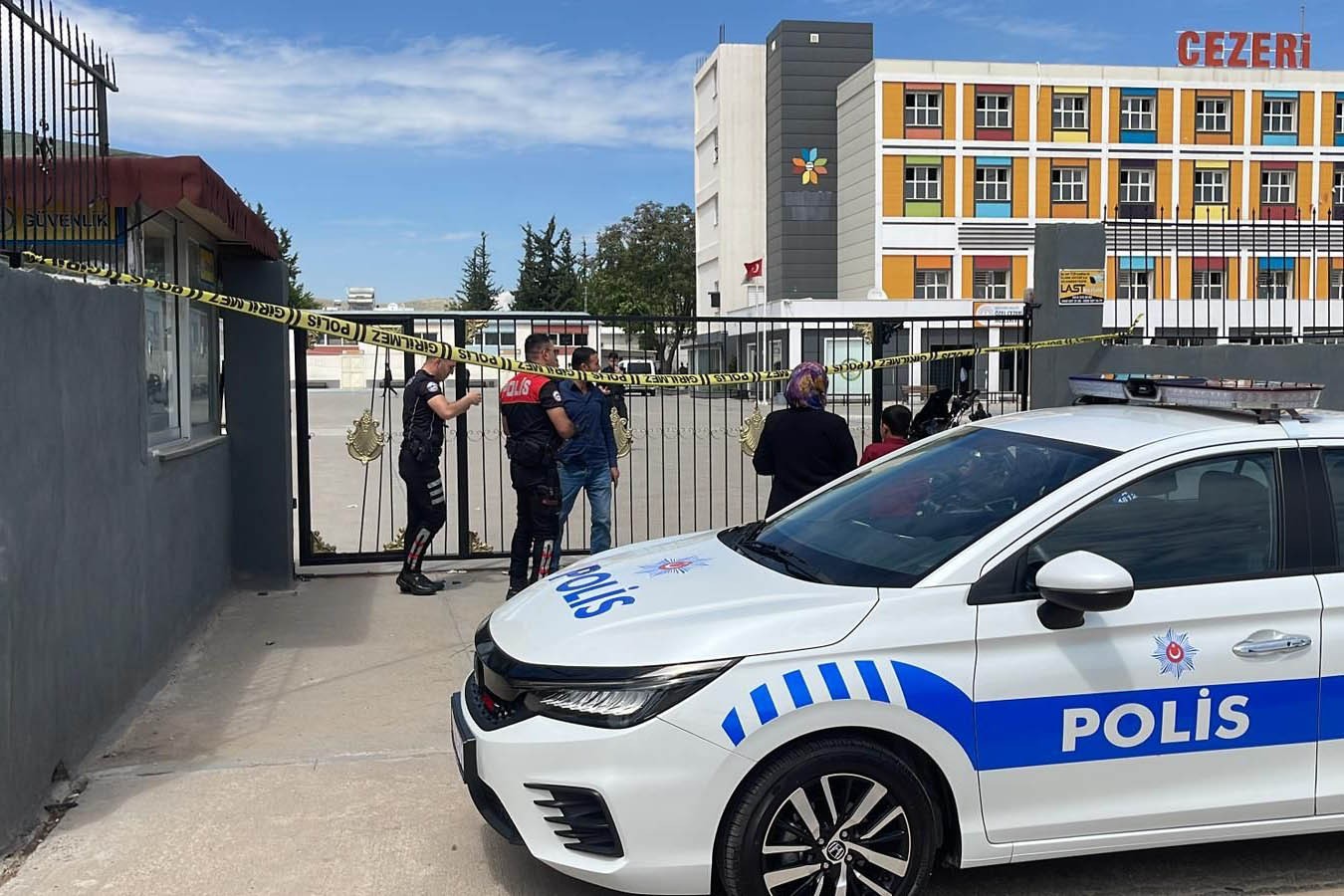 Urfa'da lise öğrencisi, pompalı tüfekle okulu bastı: 3 yaralı