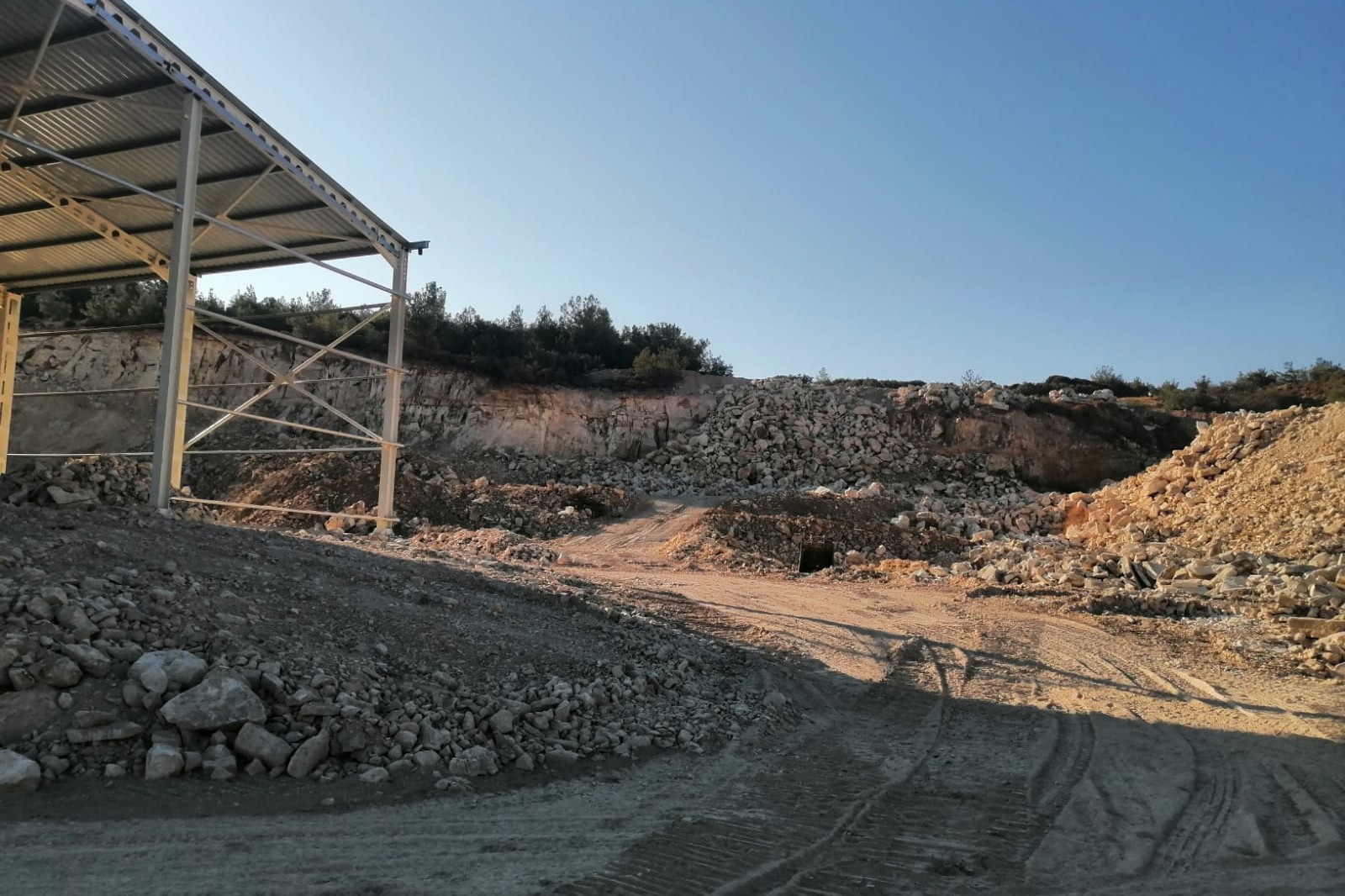 Kocamehmetler Köyü'ndeki taş ocağı