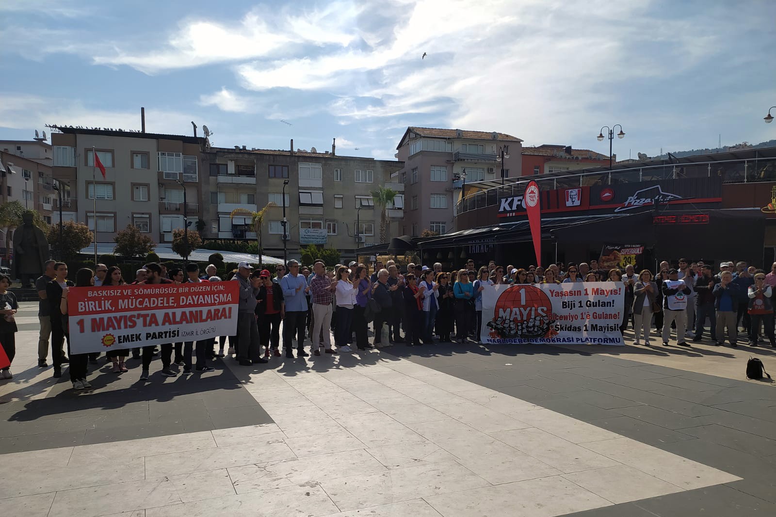 İzmir Narlıdere'de 1 Mayıs kutlaması