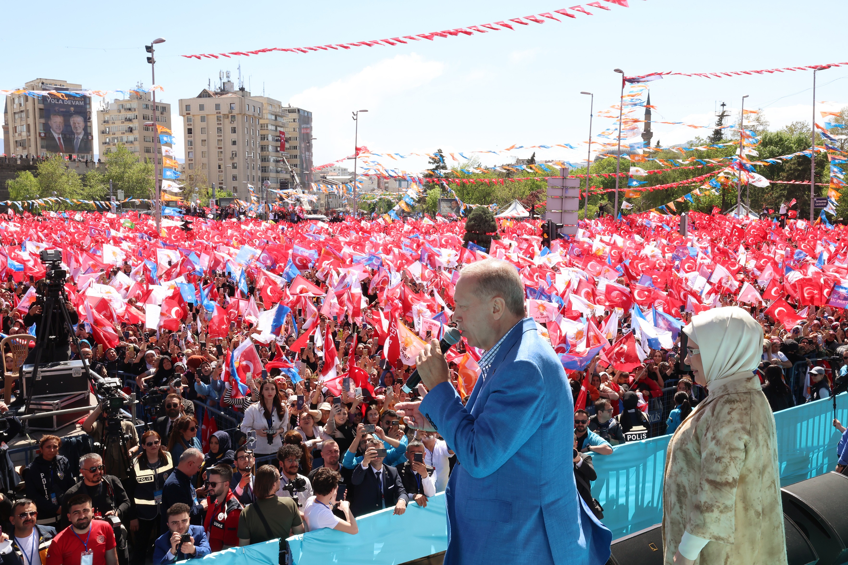 Erdoğan ve Emine erdoğan Kayseri mitinginde 