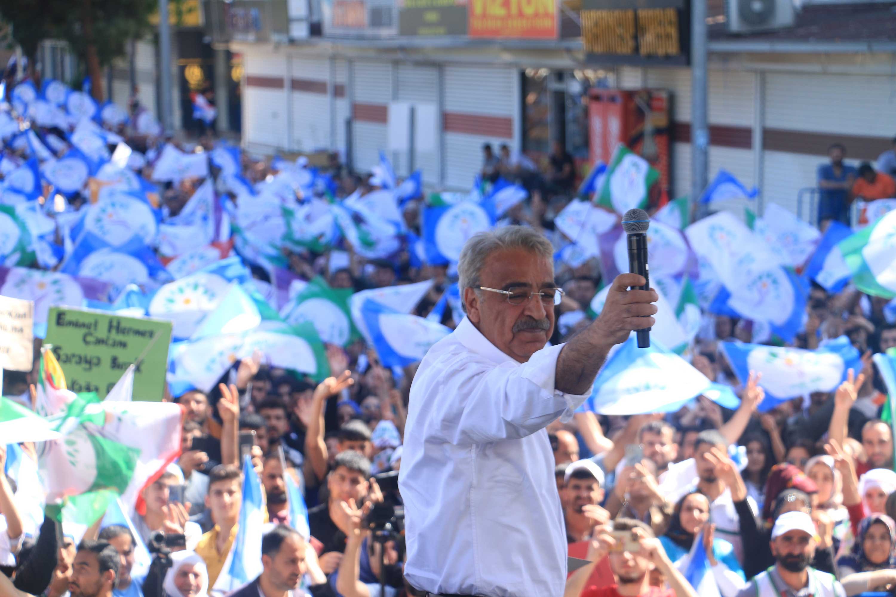 Mithat Sancar, Yeşil Sol Partinin Batman mitinginde konuşurken