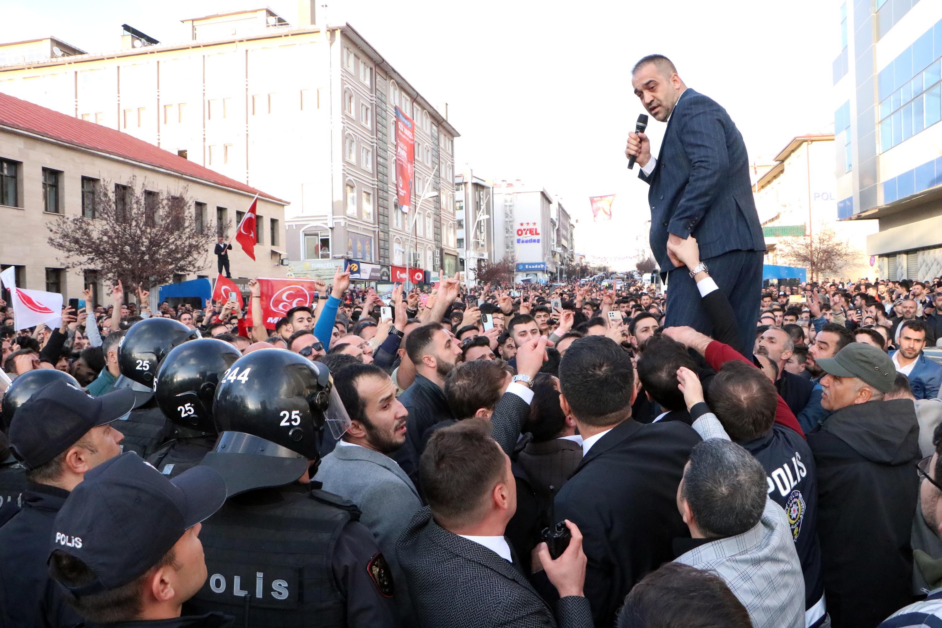 Ekrem İmamoğlu'na linç girişimi, savcıya göre "organize" değilmiş!