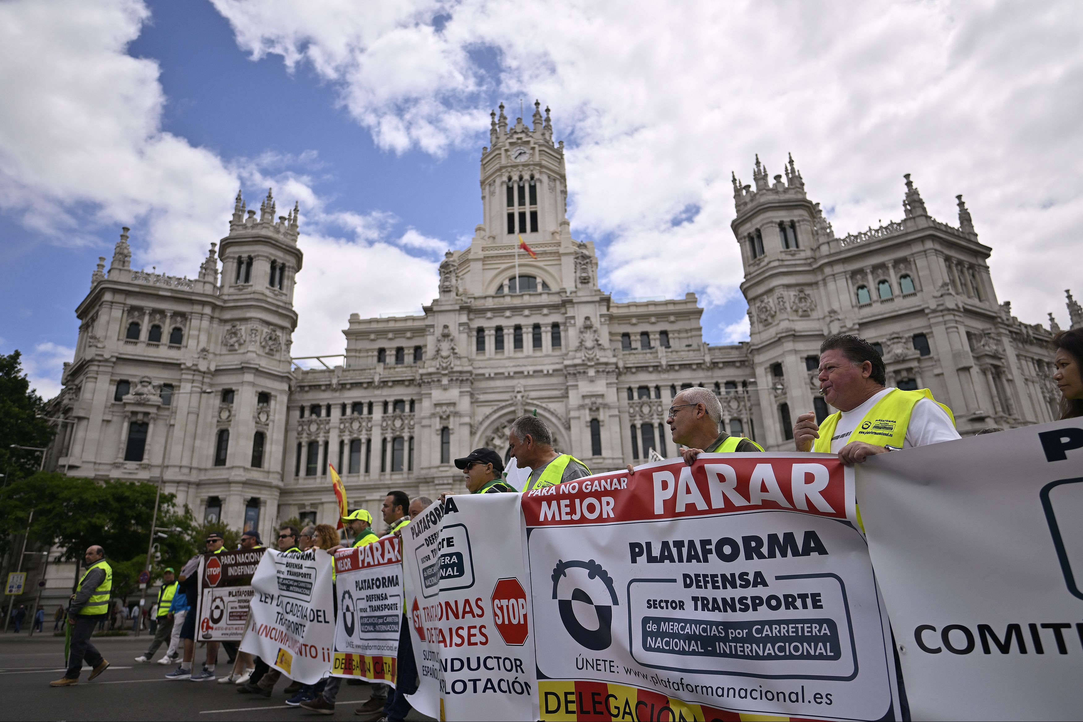 İspanya'da köylüler, traktörleriyle Madrid'e yürüdü