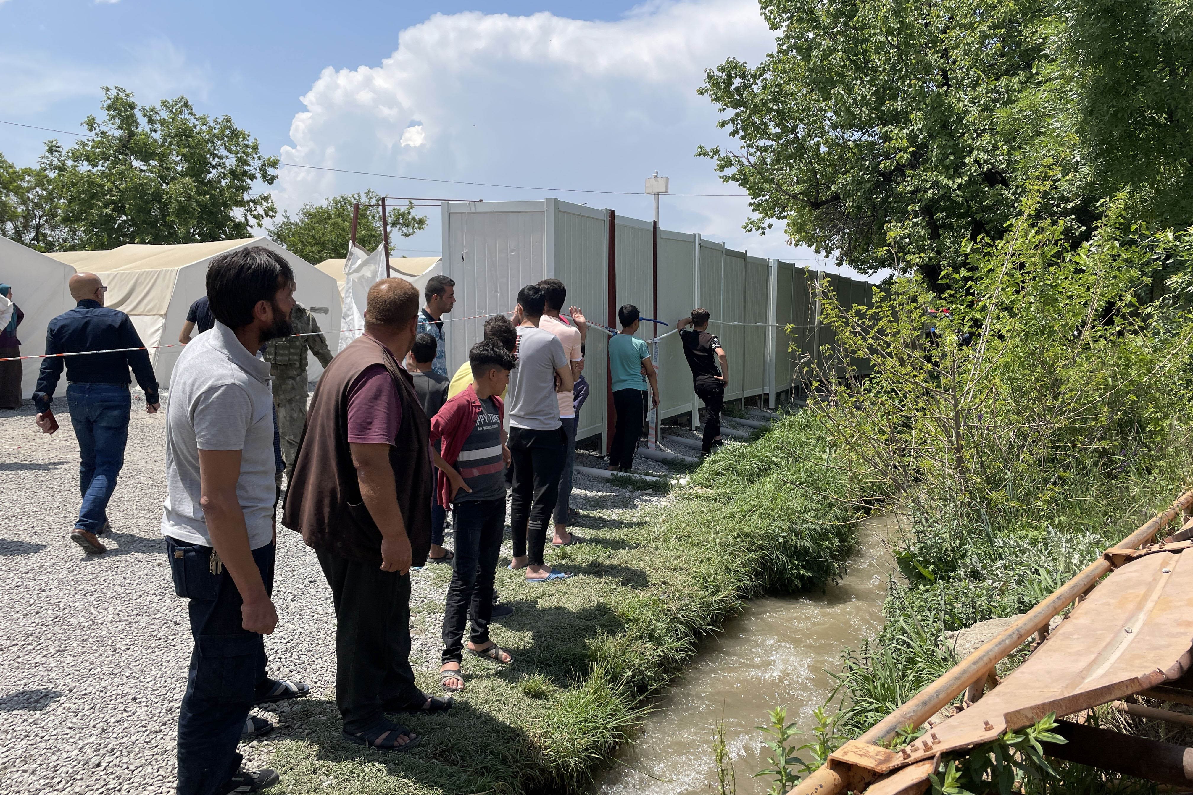 Çocukların düştüğü sulama kanalı