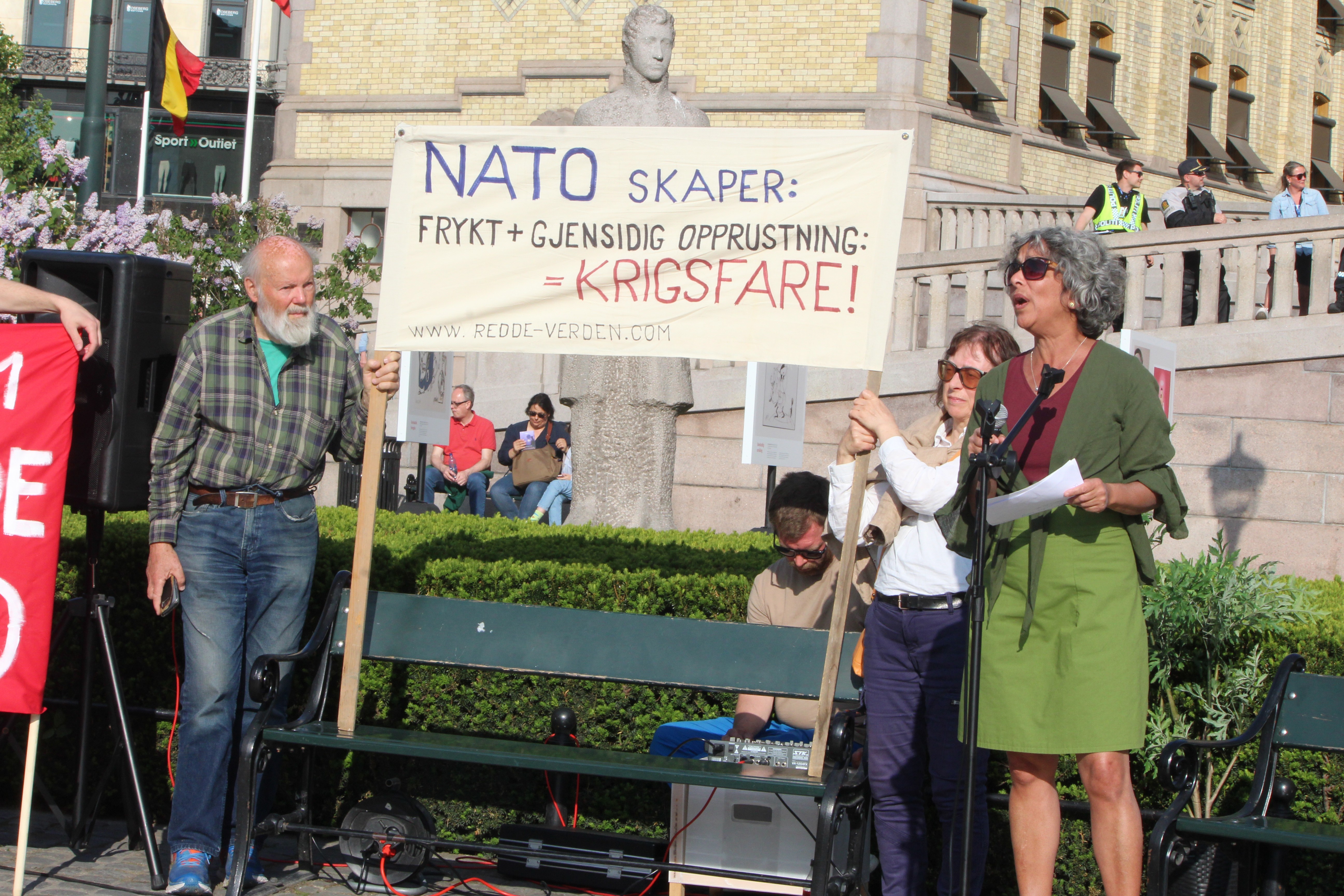 Oslo'da nato karşıtı eylem