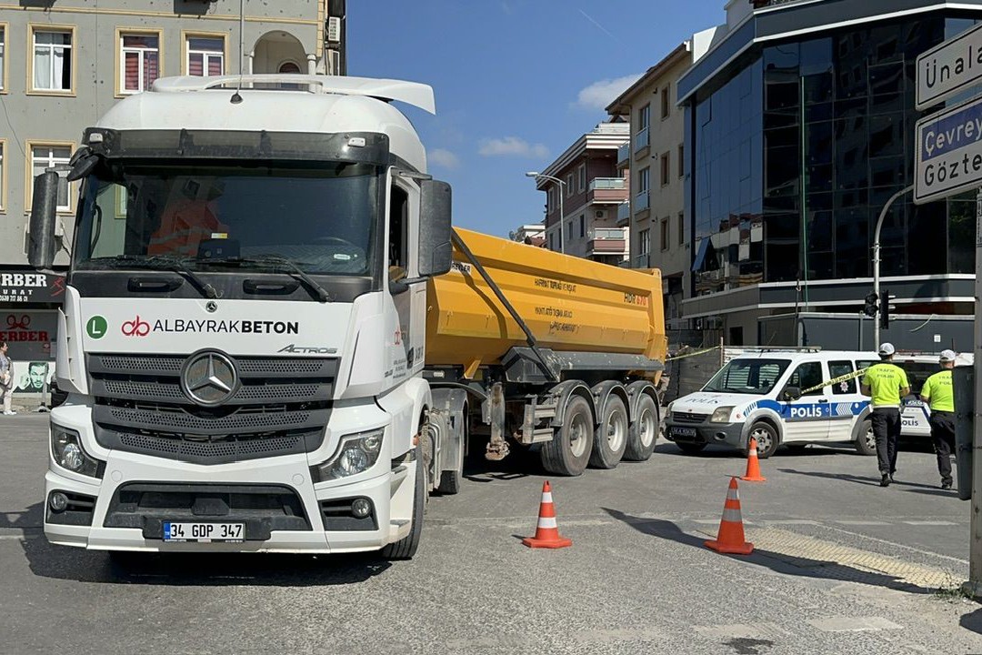 Hafriyat kamyonunun altında kalıp öldü