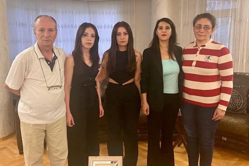 EMEP Milletvekili Sevda Karaca ile Ezgi Alya Yiğit'in ailesi ve avukatı