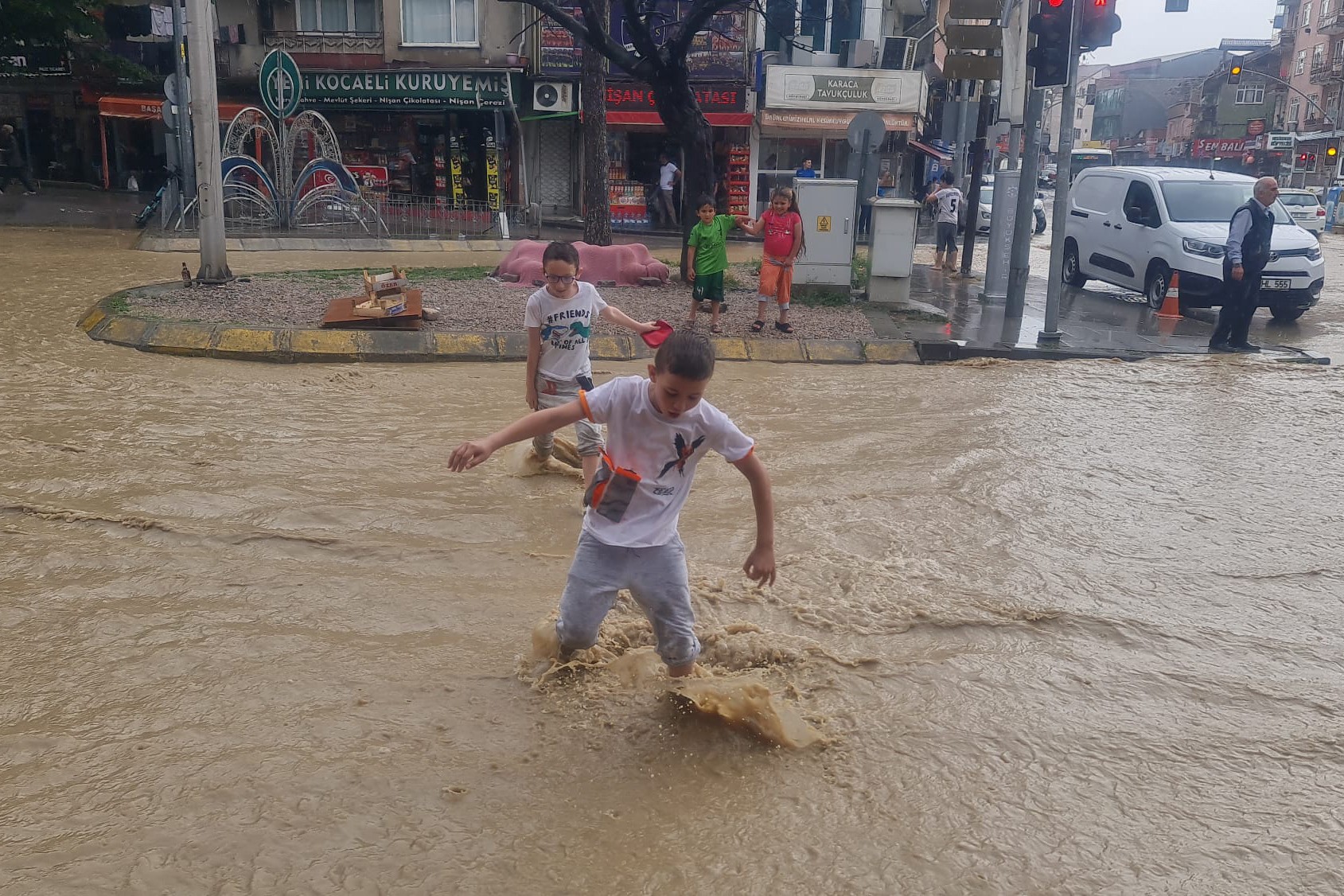 İzmit'te sağanak