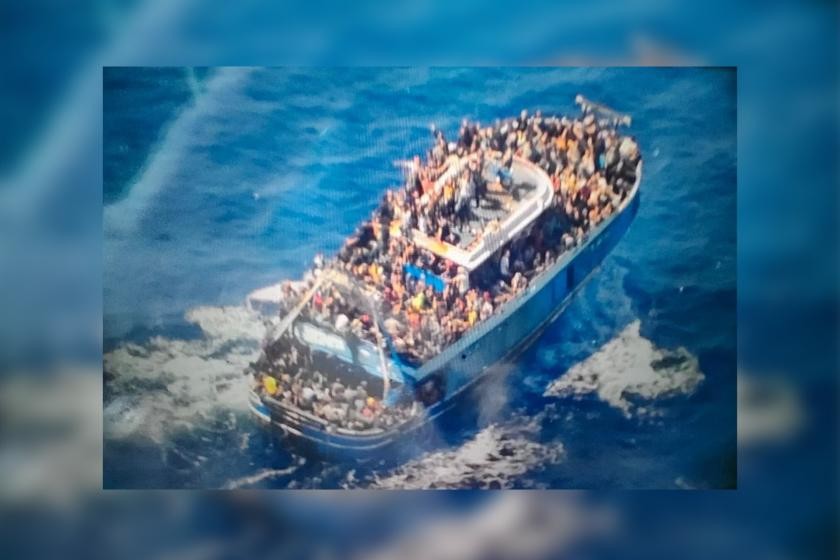 Lampedusa Adası'nda, çok sayıda mülteci gelmesi üzerine acil durum ilan edildi