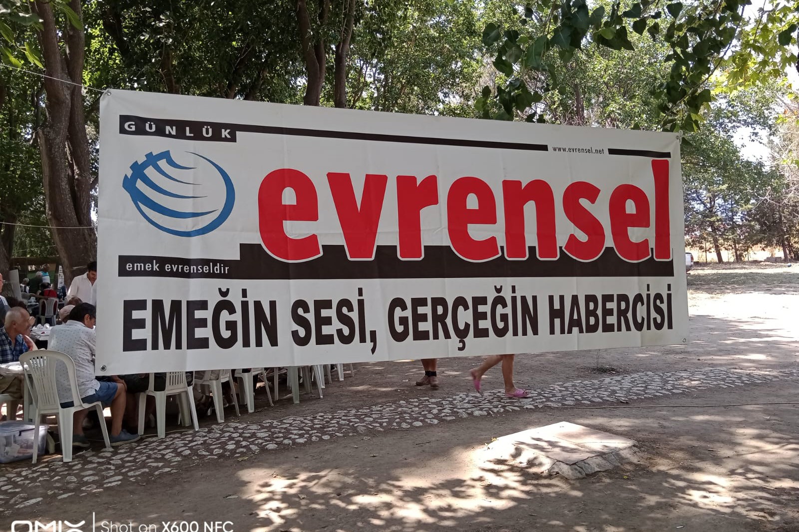 Evrensel pankartı