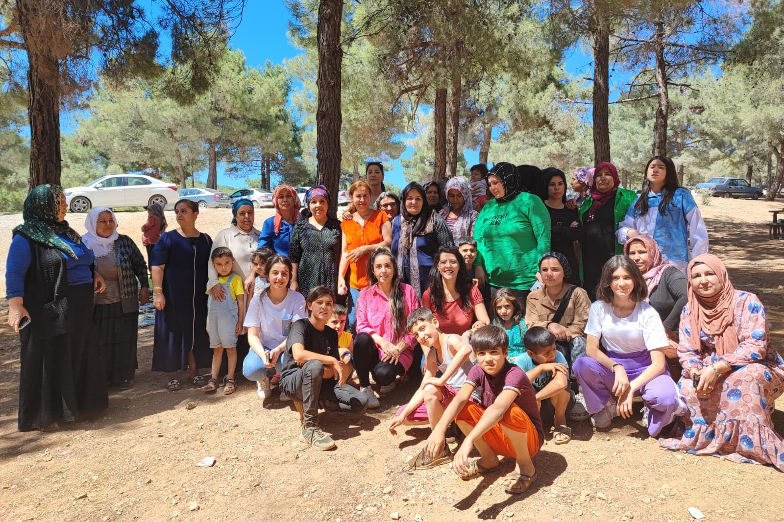 Antep'te piknikte bir araya gelen kadınlar