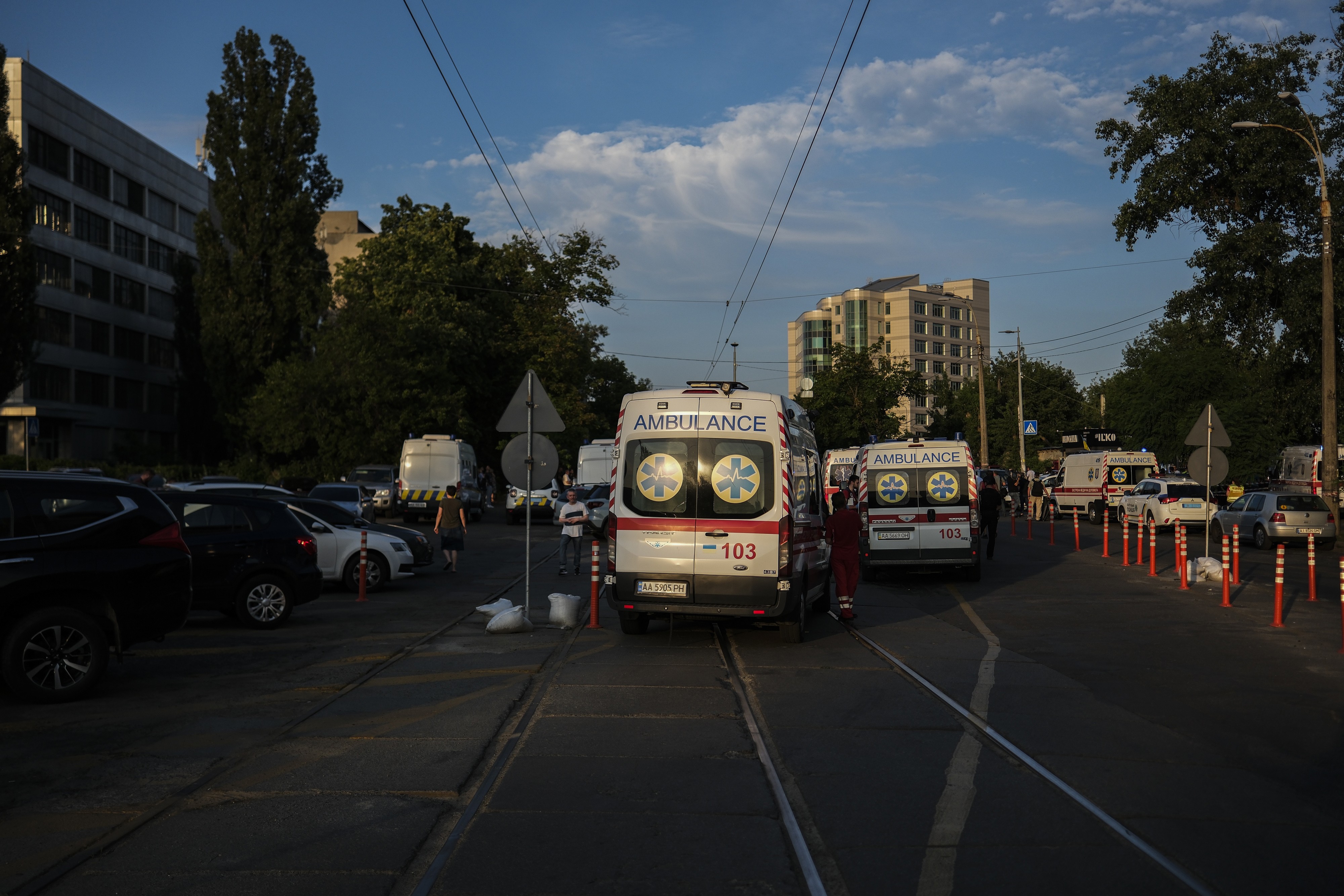 Kiev'de sokaktaki ambulans