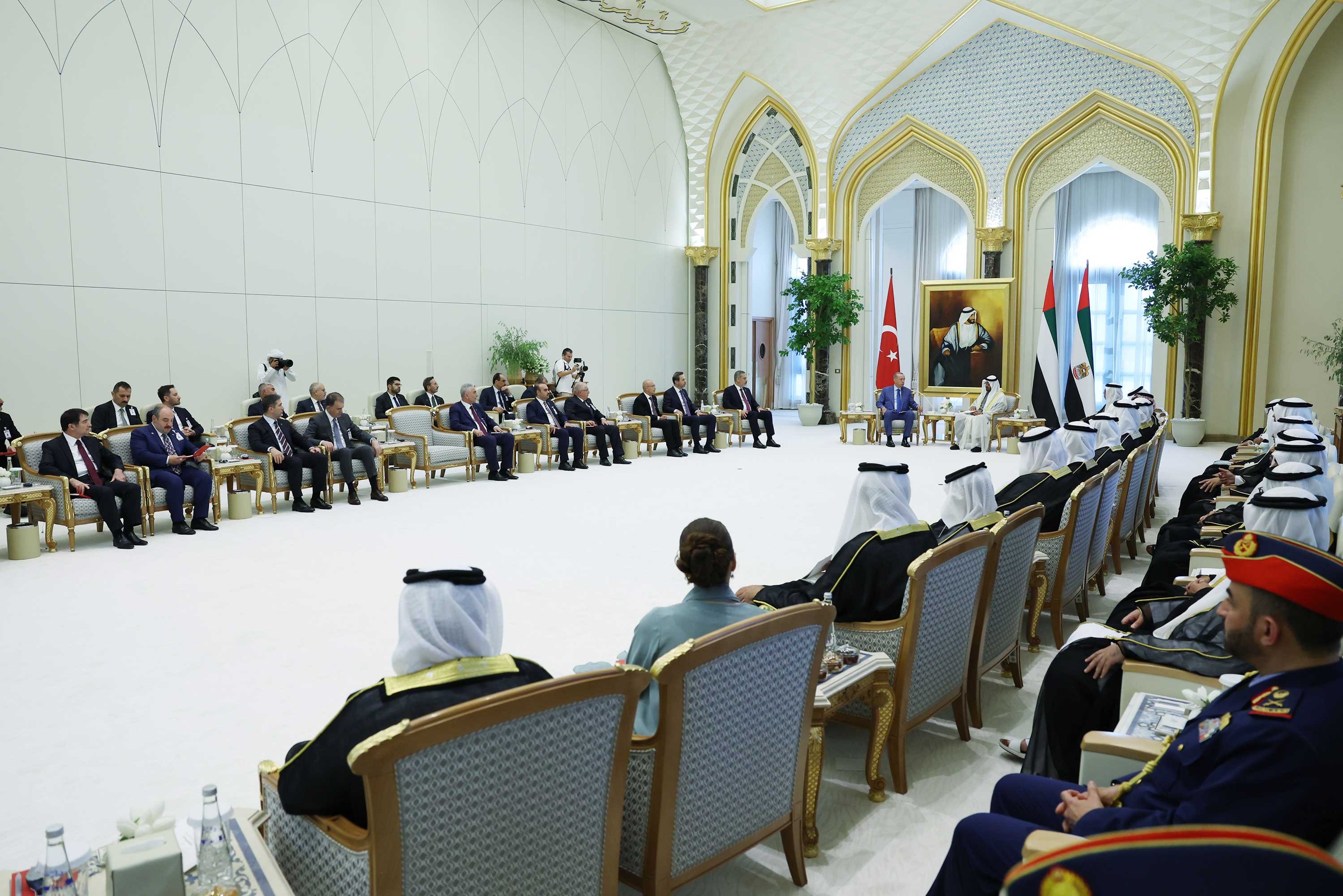 Erdoğan, Körfez turu kapsamında Birleşik Arap Emirlikleri Devlet Başkanı Şeyh Muhammed Bin Zayed Al Nahyan ile görüştü