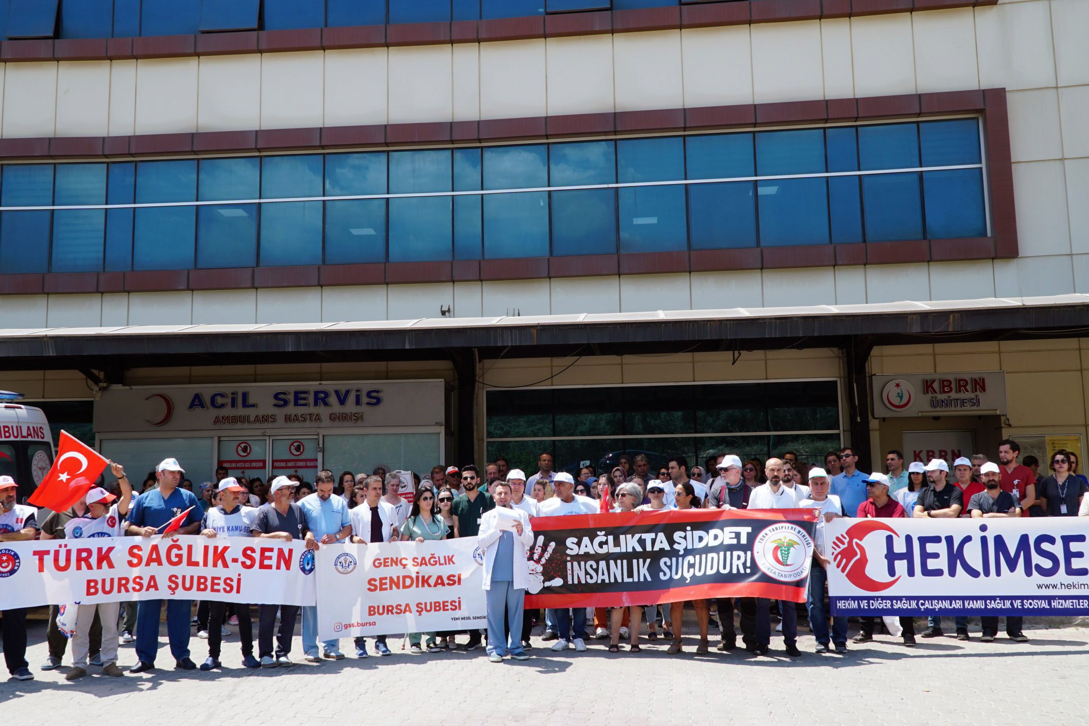 Sağlık emekçilerine yönelik saldırıyı protesto