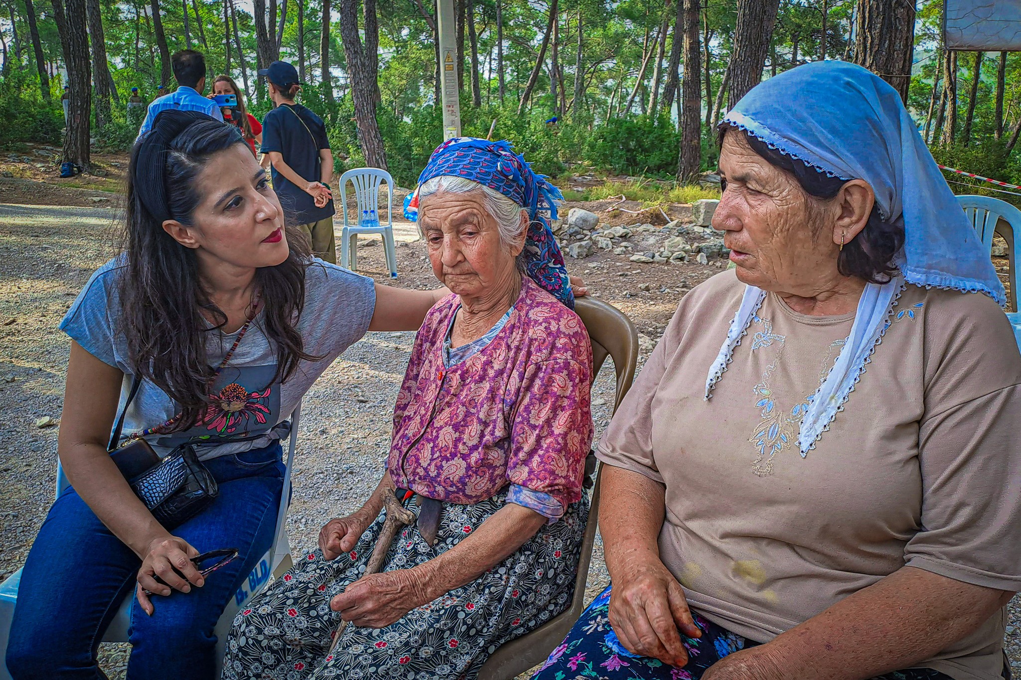 EMEP Gaziantep Milletvekili Sevda Karaca, Muğla Milas'ta ormanlarına sahip çıkan İkizköylülerle beraber