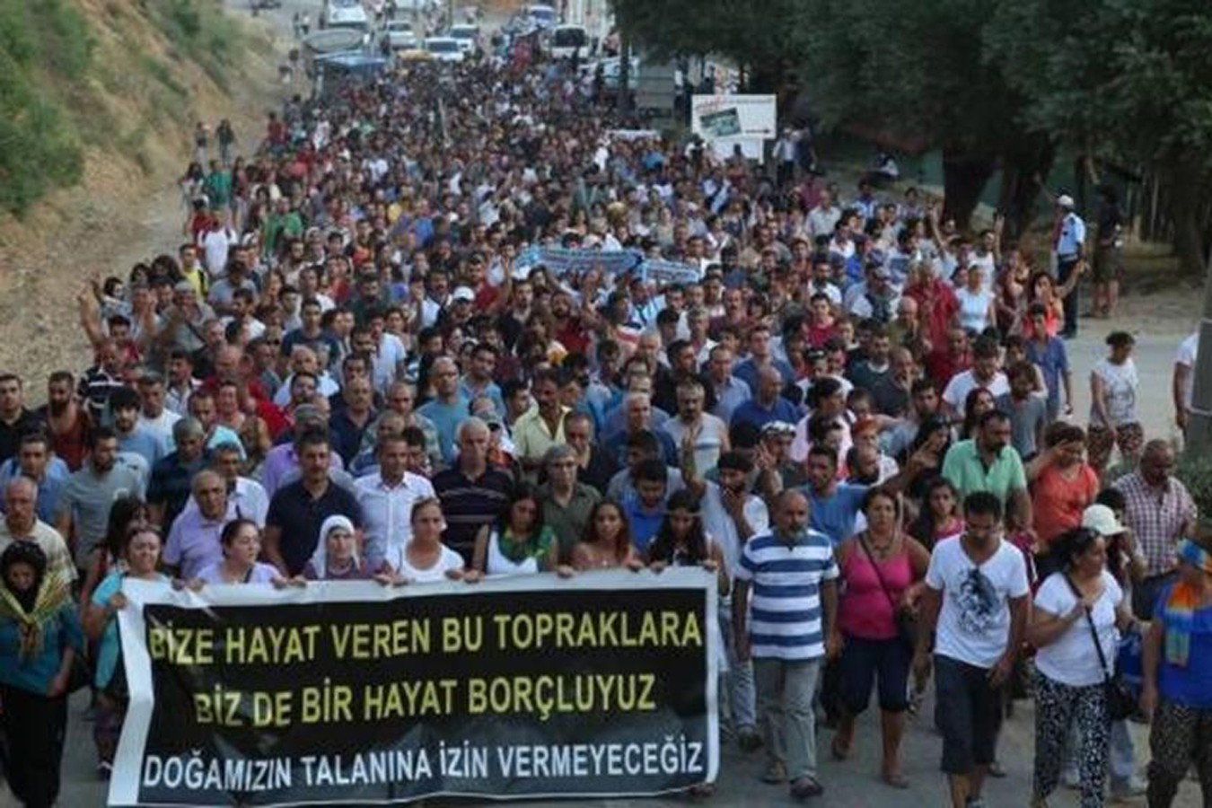 Munzur Doğa Festivali için yapılan yürüyüşten bir fotoğraf